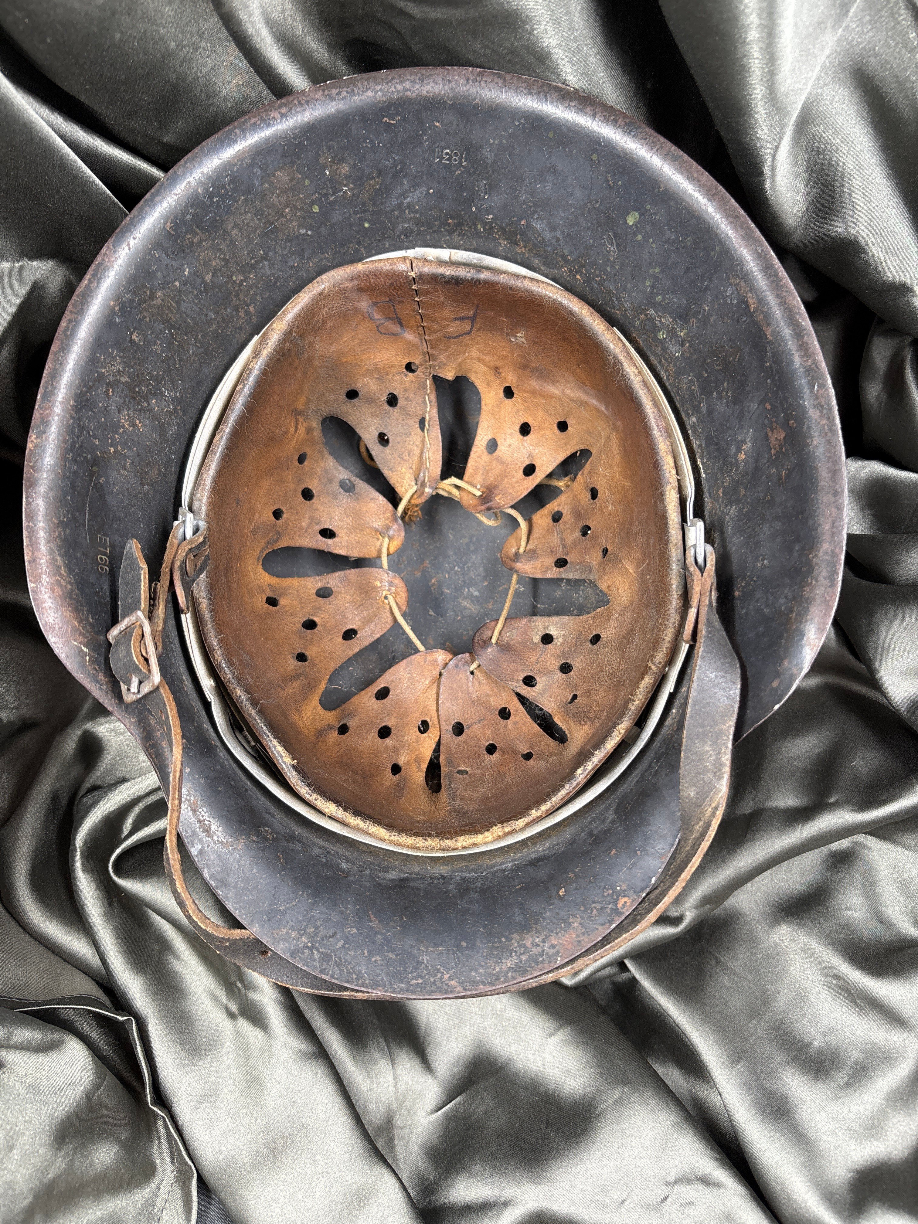 WWII GERMAN LUFTWAFFE SINGLE DECAL HELMET — image 5