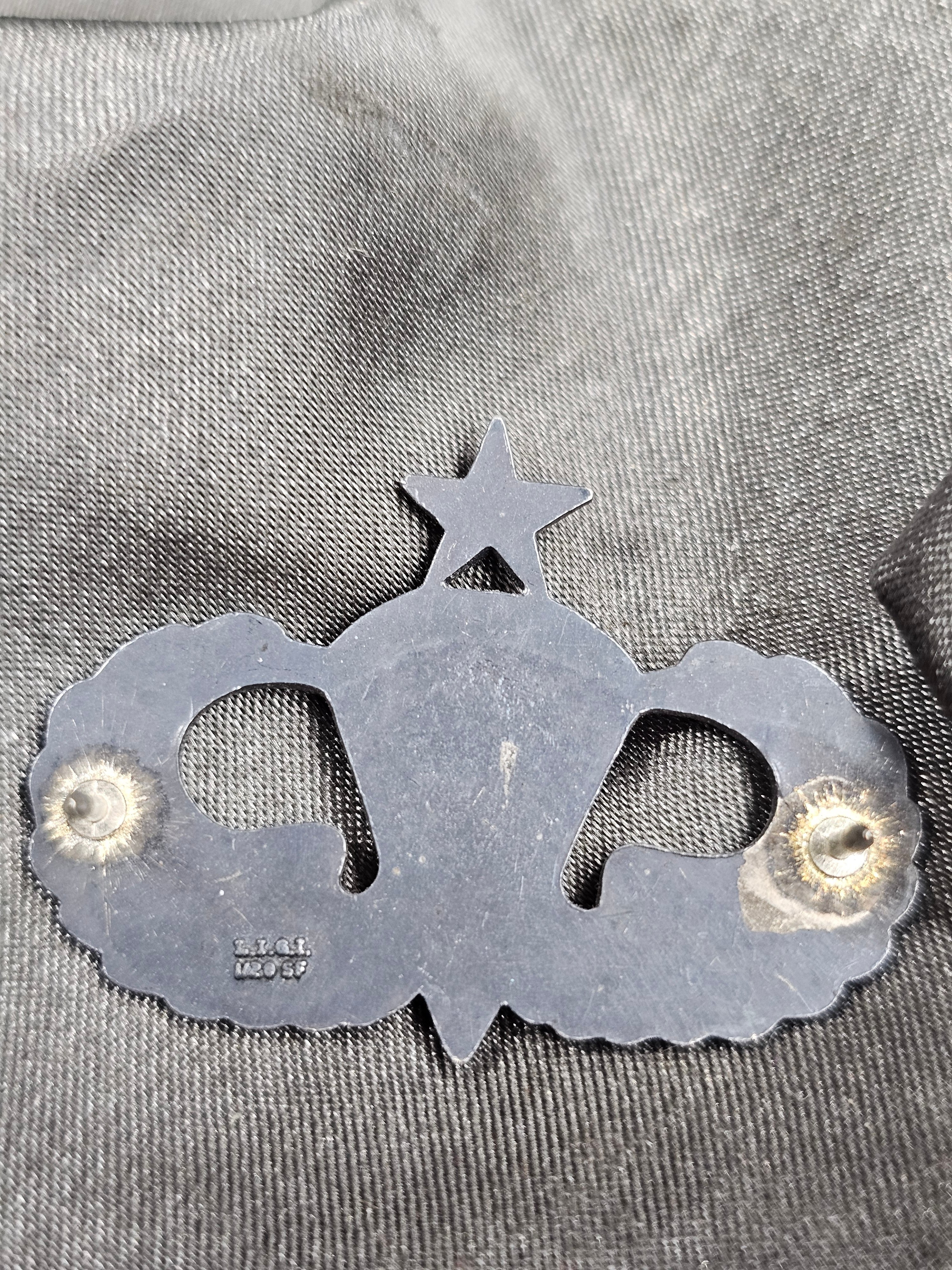 VIETNAM WAR ERA SILVER JUMP WINGS WITH ARMY INFANTRY AIRBORNE SCHOOL OVAL — image 4