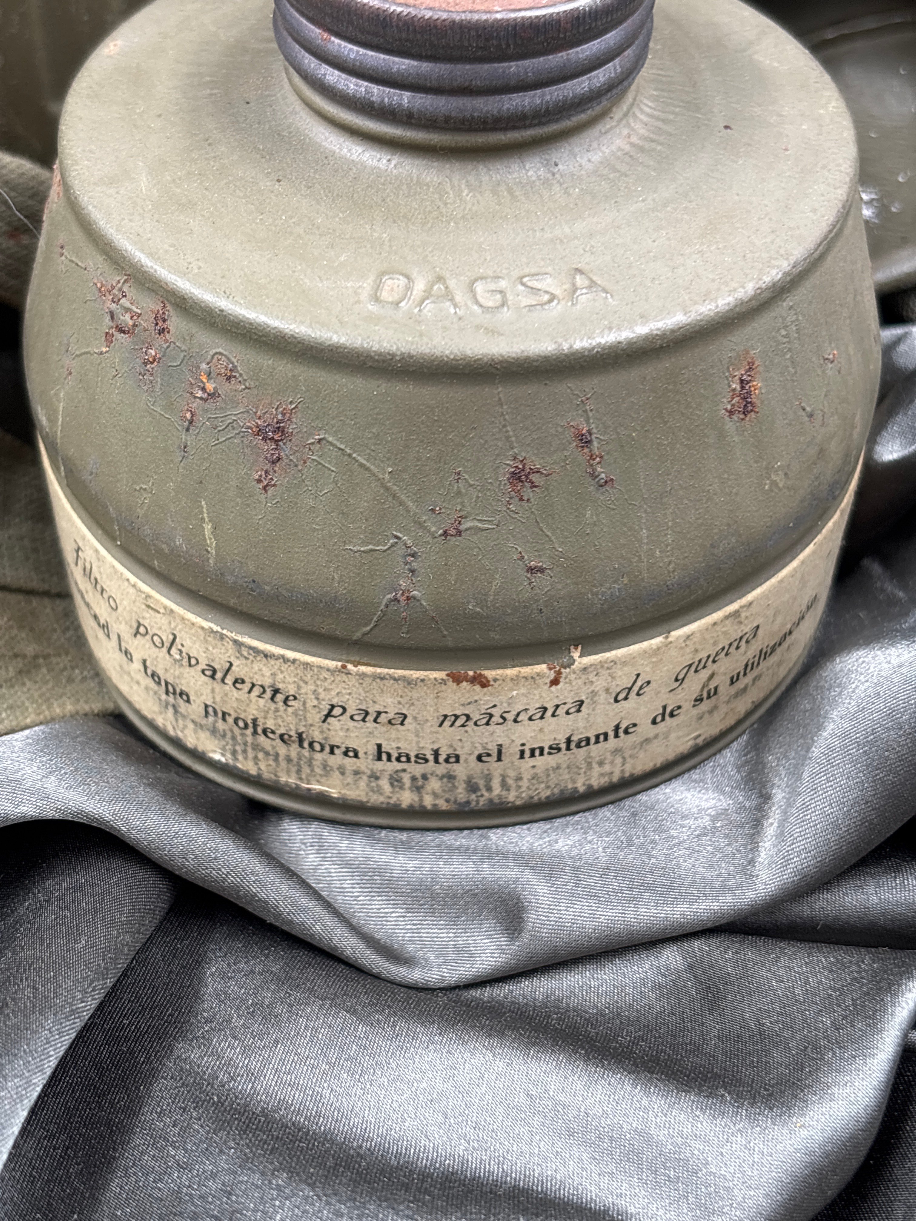 SPANISH CIVIL WAR ERA GAS MASK — image 2