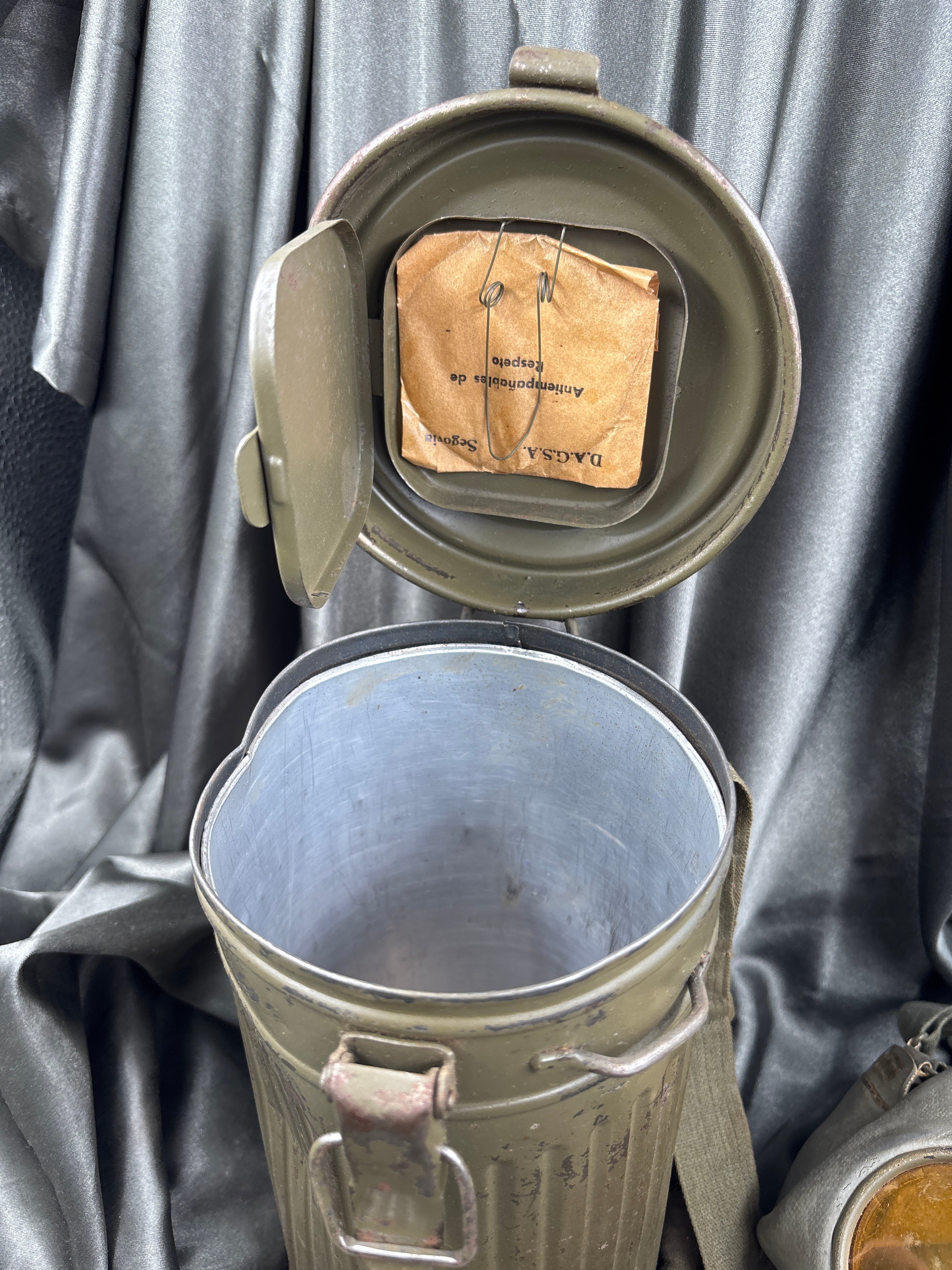 SPANISH CIVIL WAR ERA GAS MASK — image 4