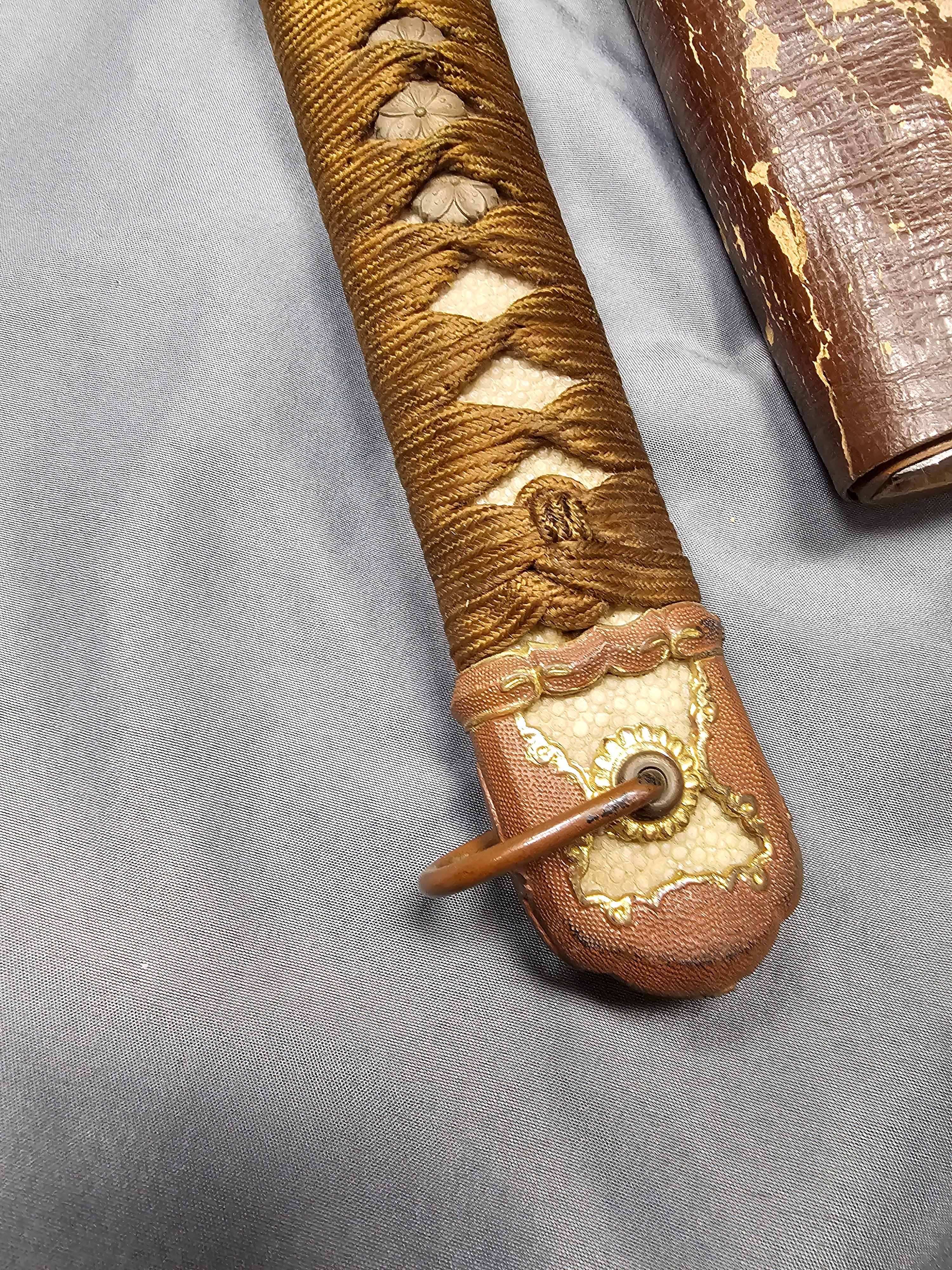 JAPANESE GUNTO SWORD WITH PLACEHOLDER WOODEN BLADE — image 3