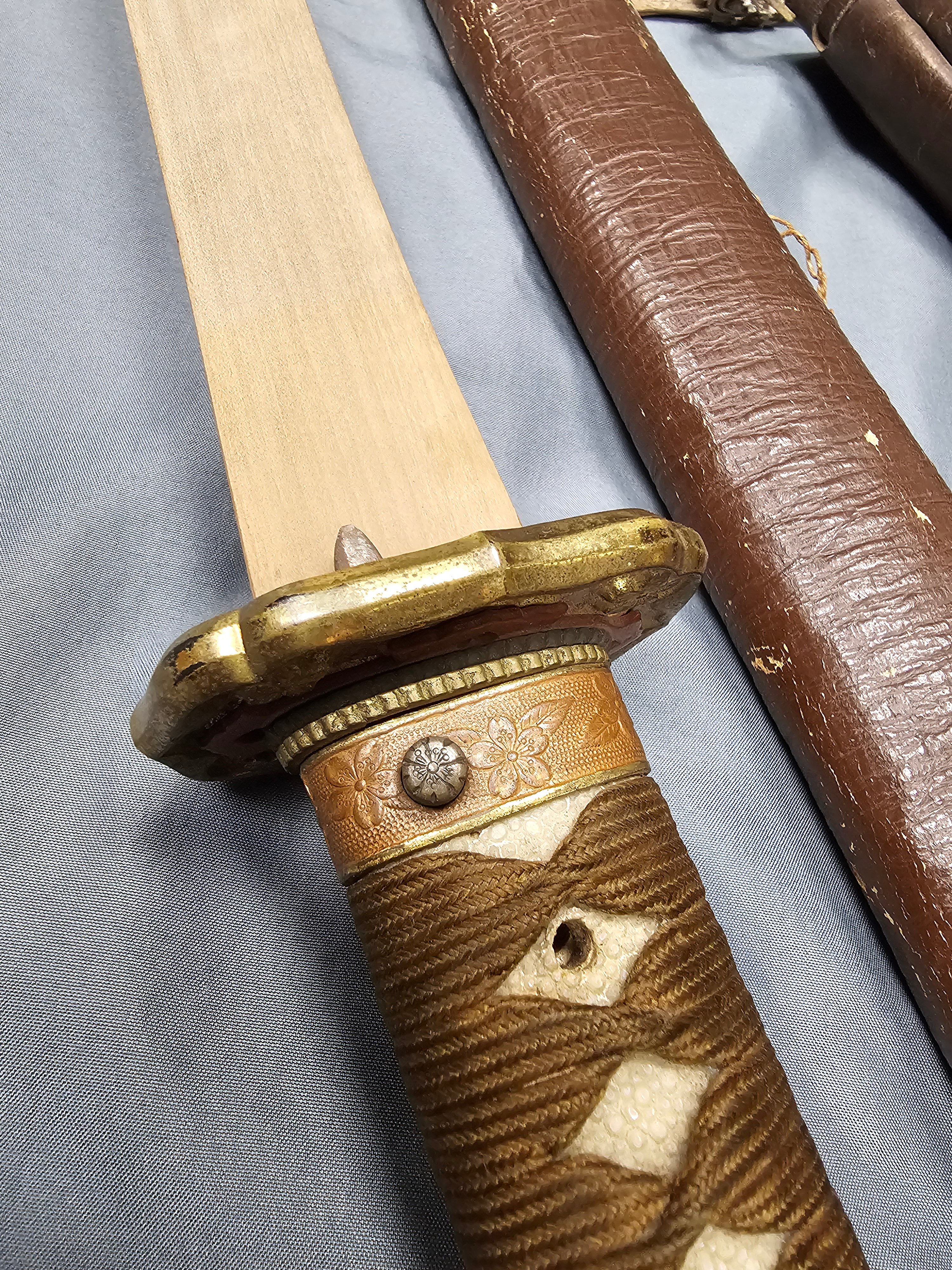JAPANESE GUNTO SWORD WITH PLACEHOLDER WOODEN BLADE — image 5