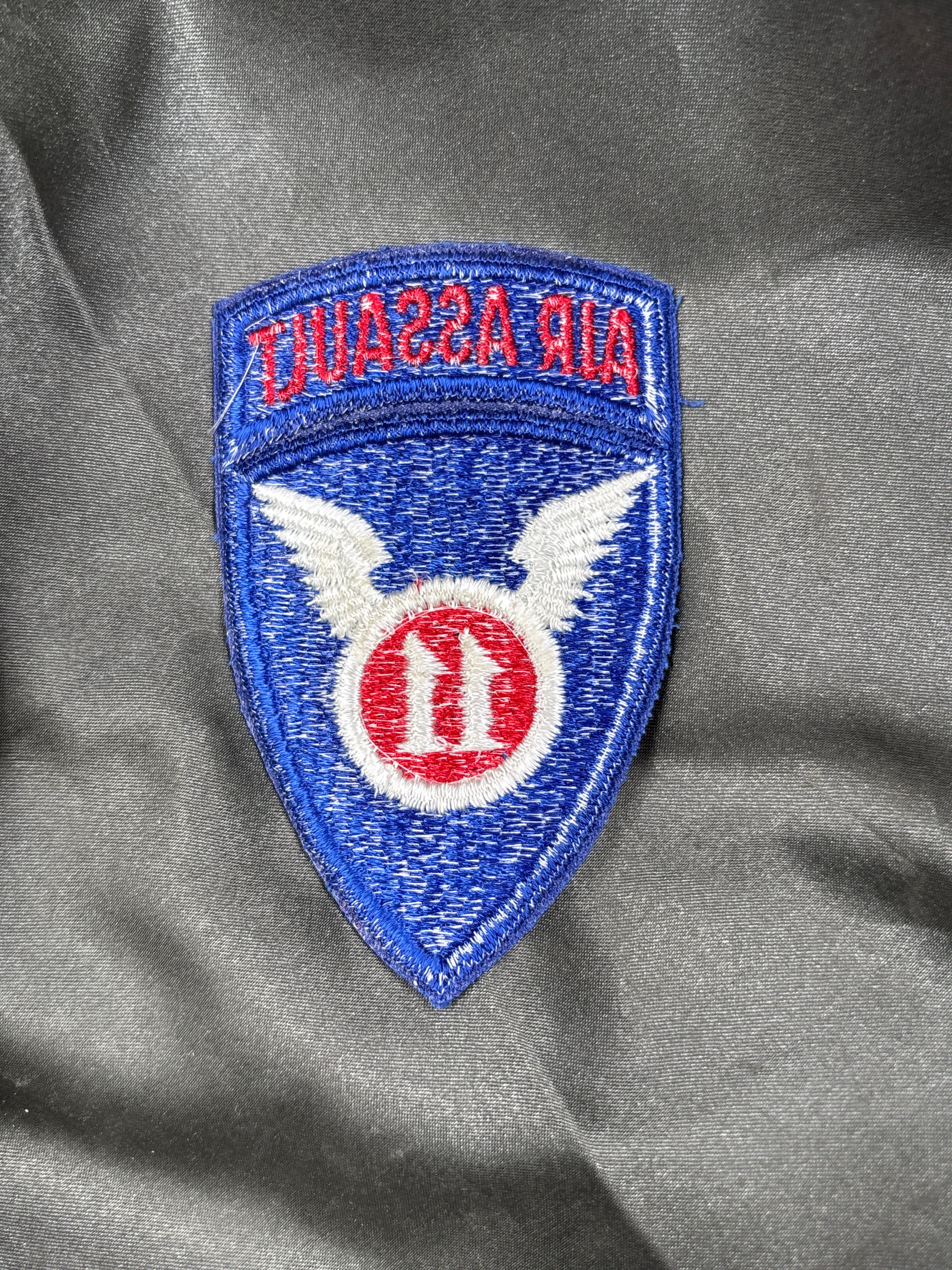 VIETNAM ERA 11TH AIRBORNE AIR ASSAULT PATCH — image 2