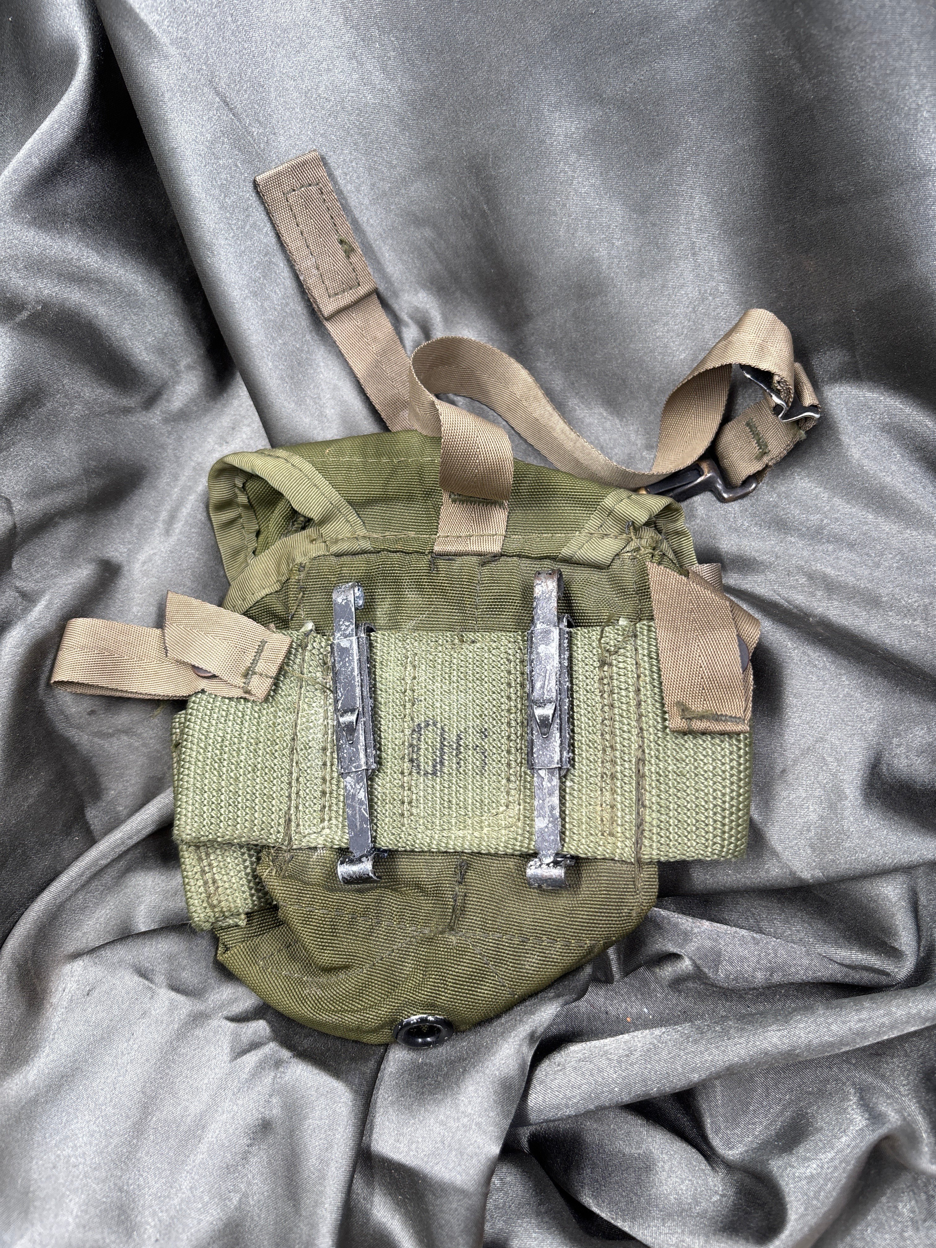 VIETNAM WAR ERA M67 AMMUNITION POUCH — image 2