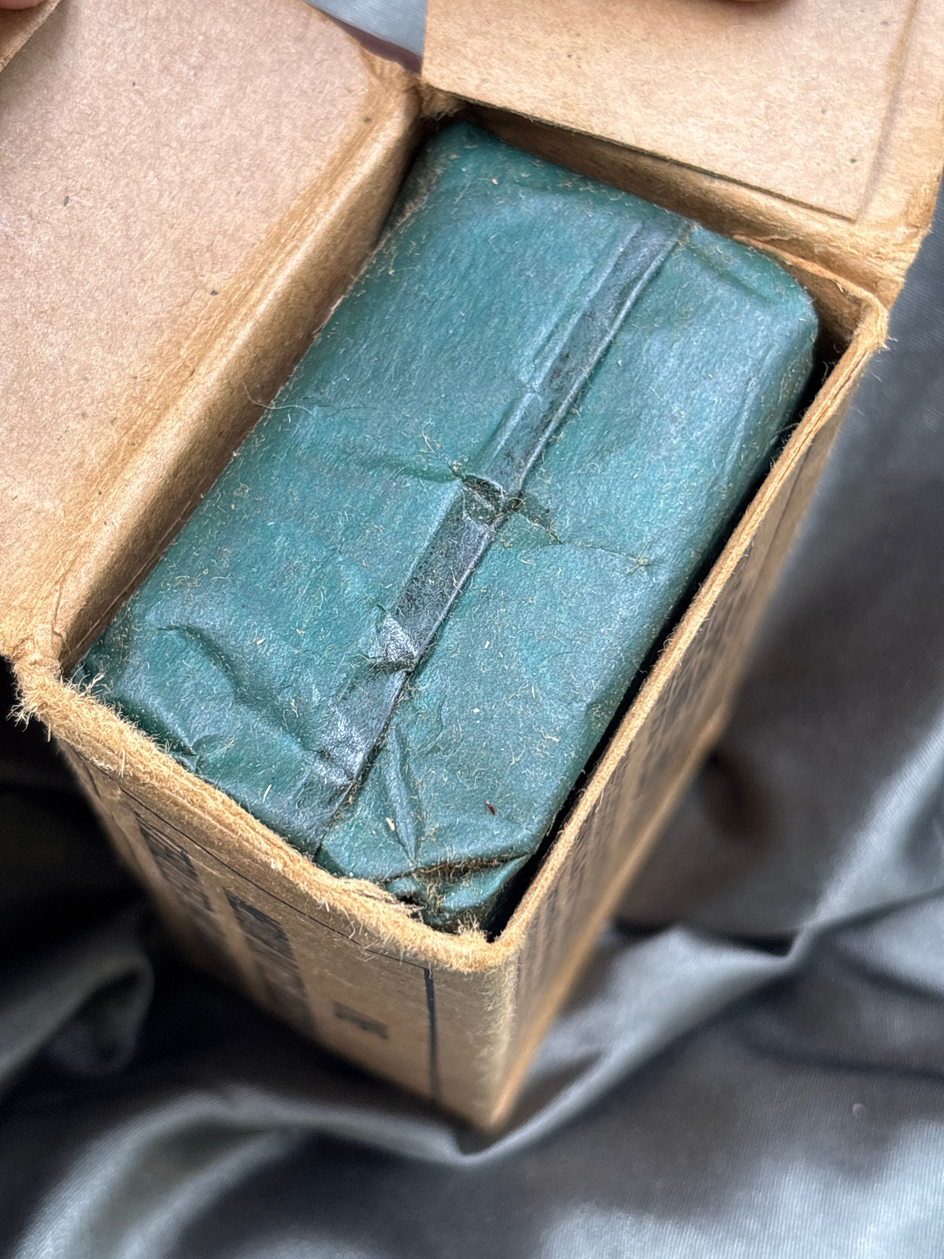 WWII US CAMOUFLAGED MEDIUM BATTLE DRESSING — image 3