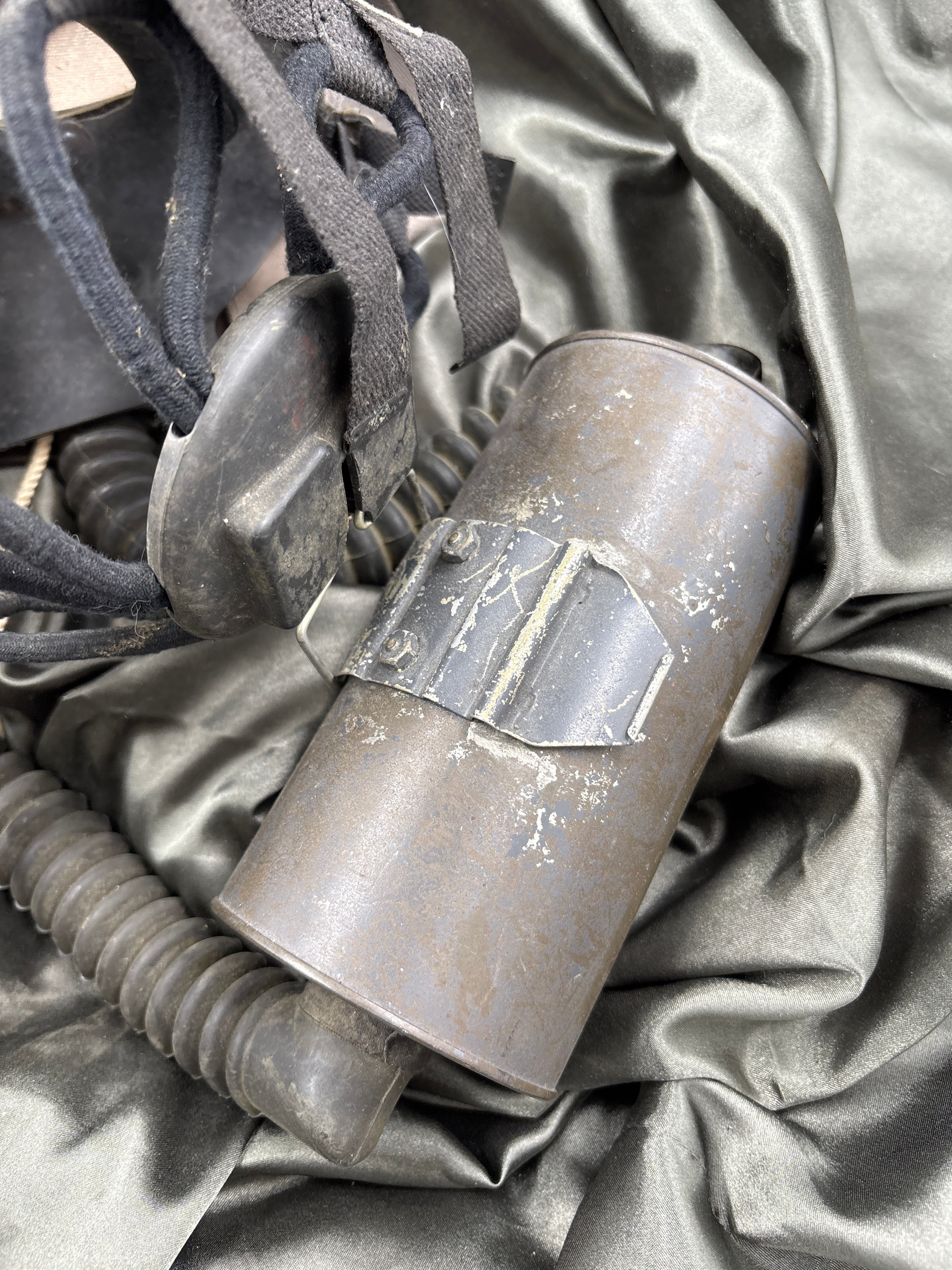 WWII US NAVY GAS MASK — image 3