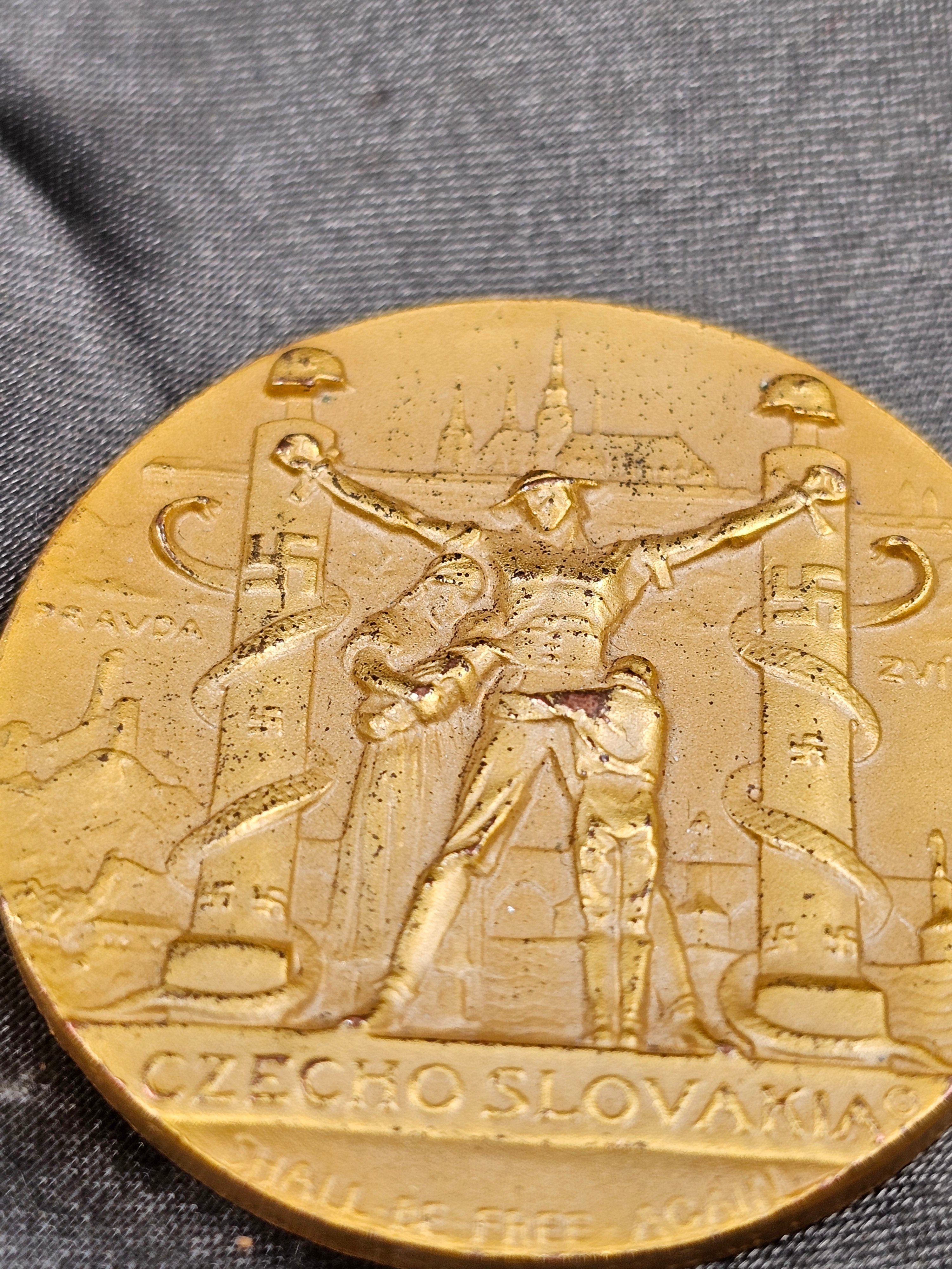 1939 NEWYORK WORLD FAIR FREE CZECHOSLAVAKIA COIN — image 2