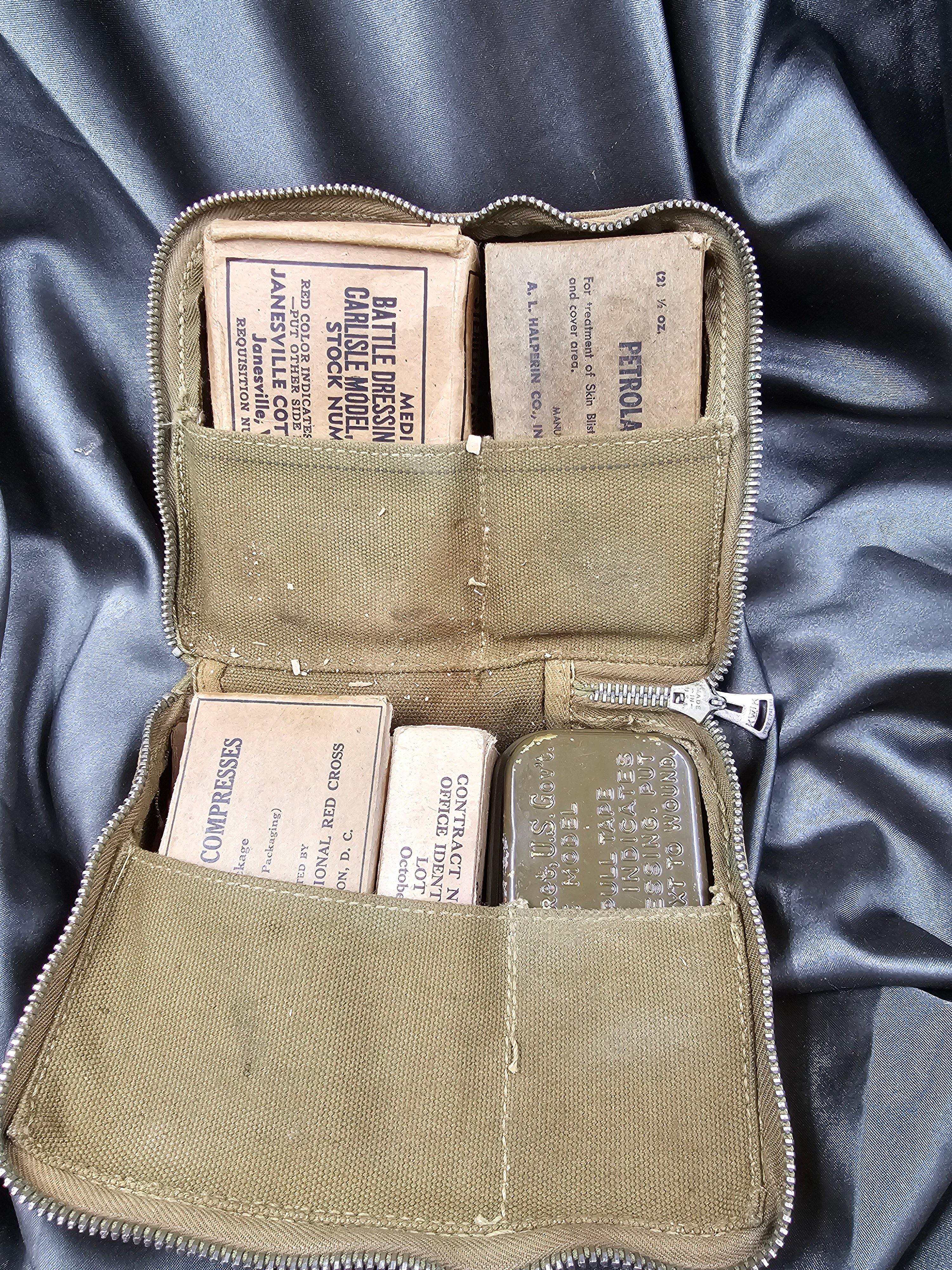 WWII US AIRBORNE GLIDER MEDICAL KIT — image 2