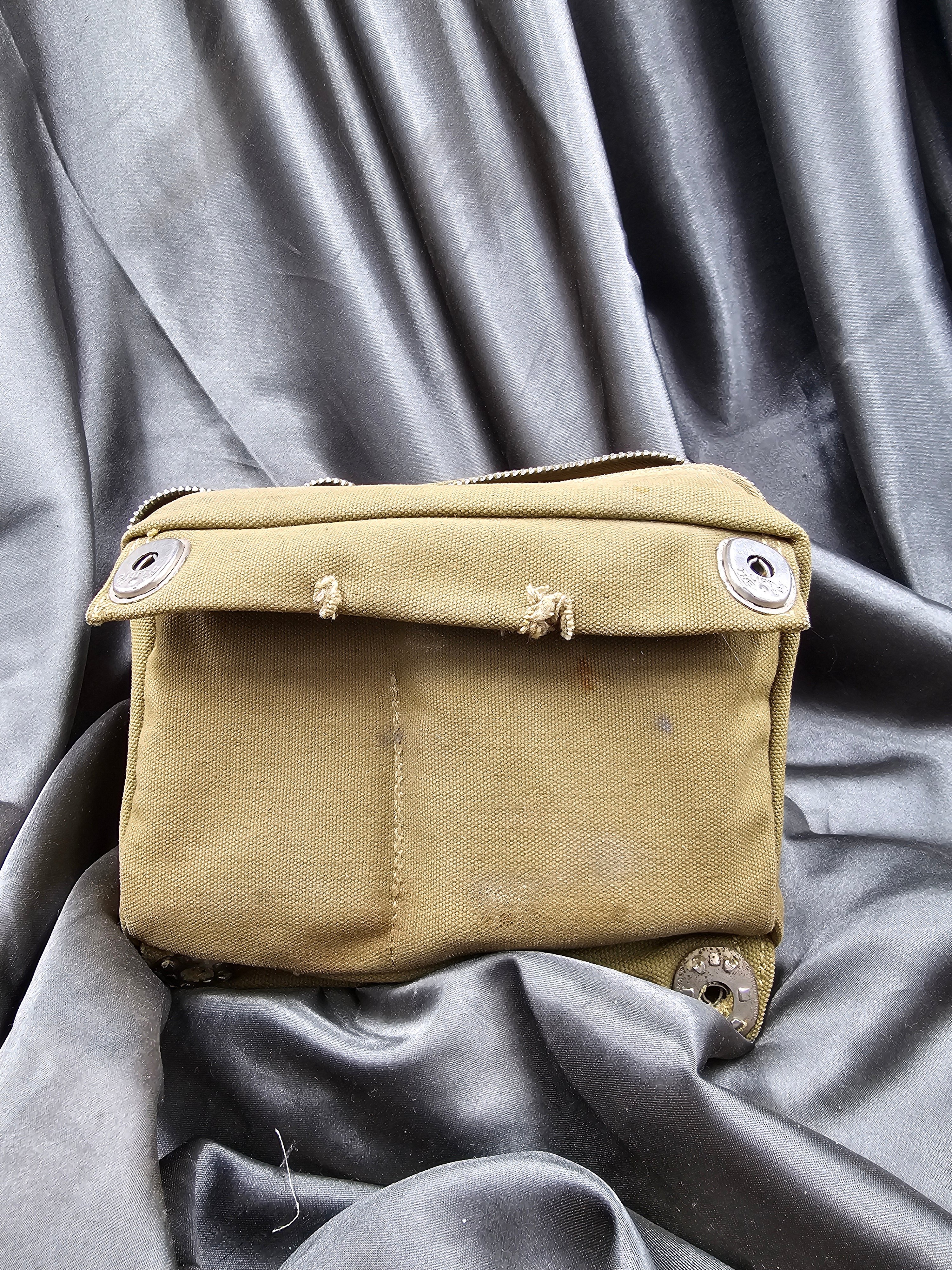 WWII US AIRBORNE GLIDER MEDICAL KIT — image 3