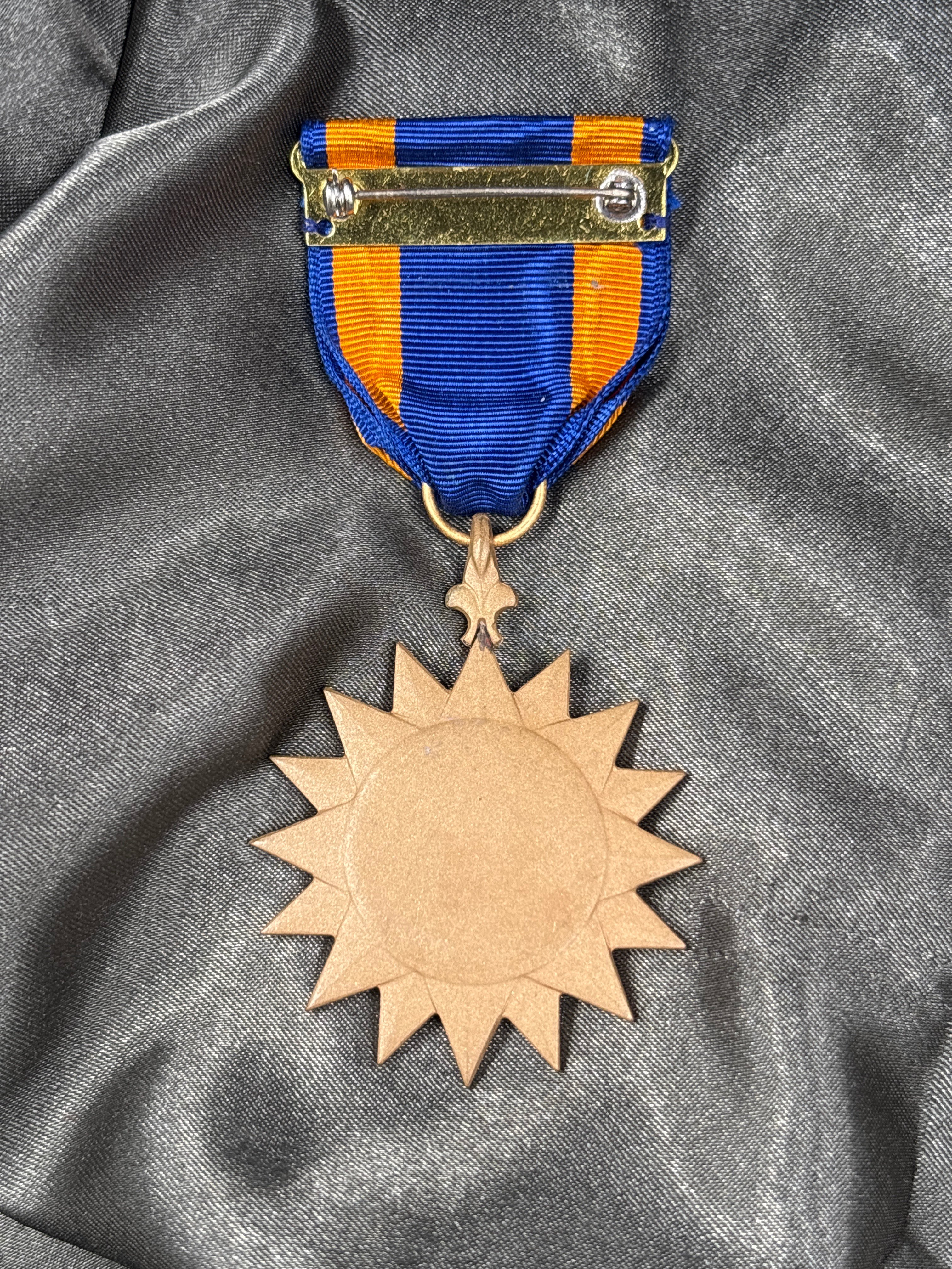 WWII- VIETNAM ERA US AIR MEDAL — image 2