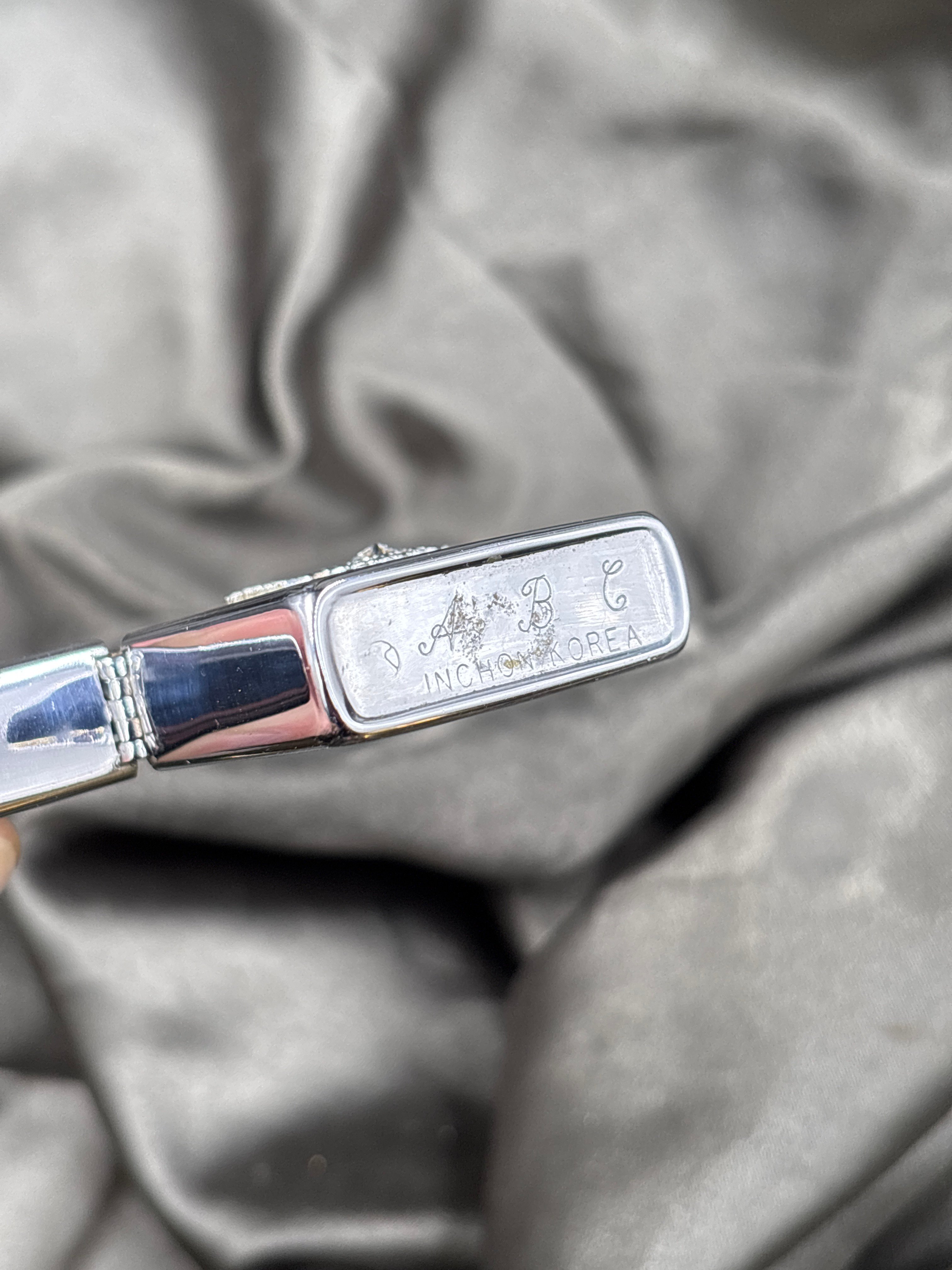 1950's PENGUIN MILITARY LIGHTER — image 3