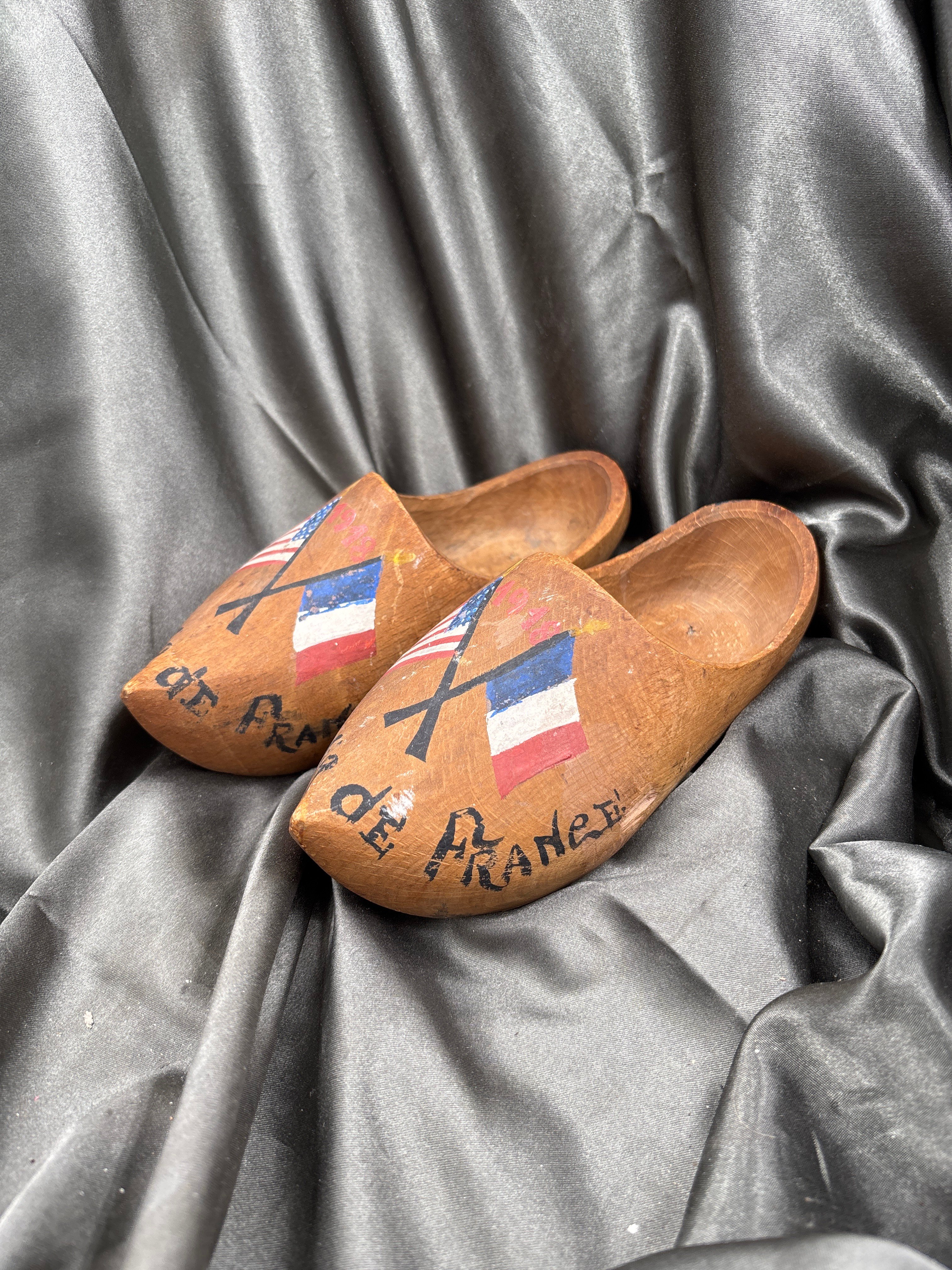 WWI SOUVENIR WOODEN SABOTS