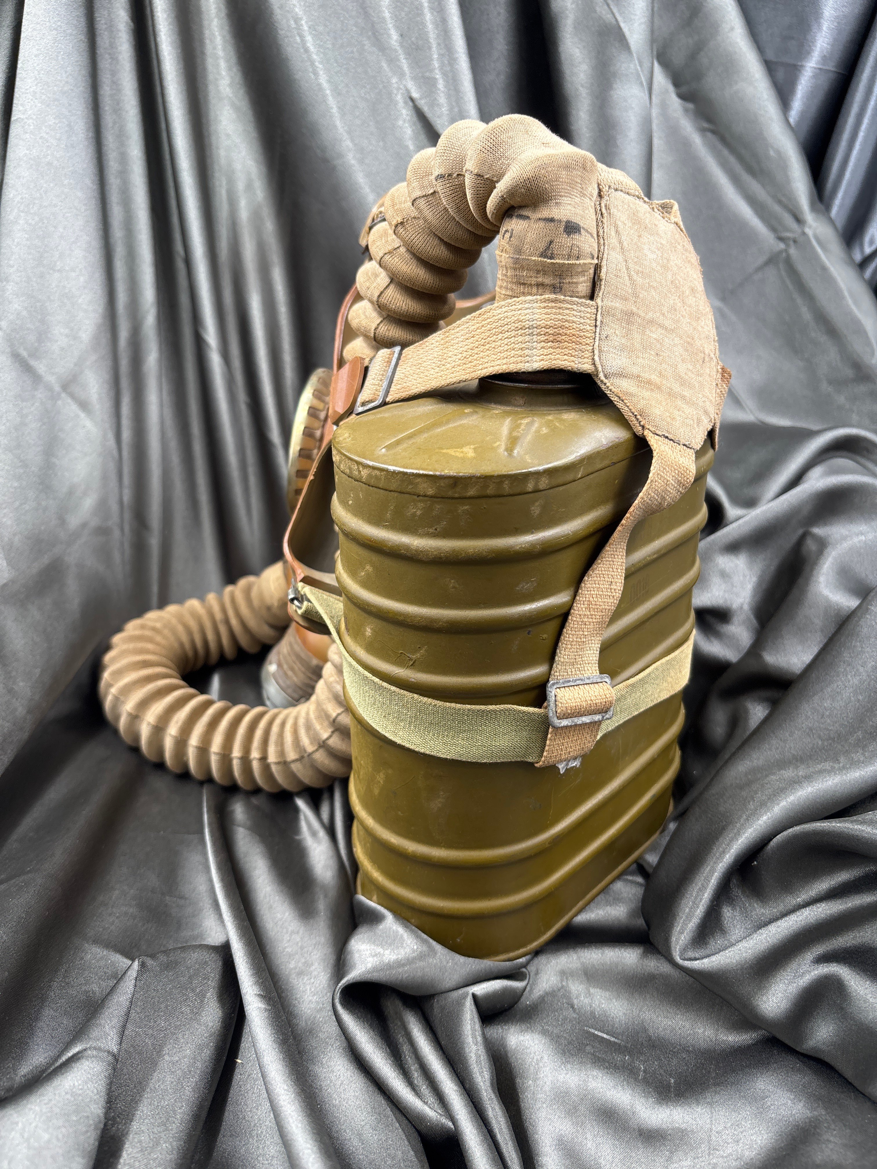 PRE/WWII ERA SOVIET GAS MASK — image 4