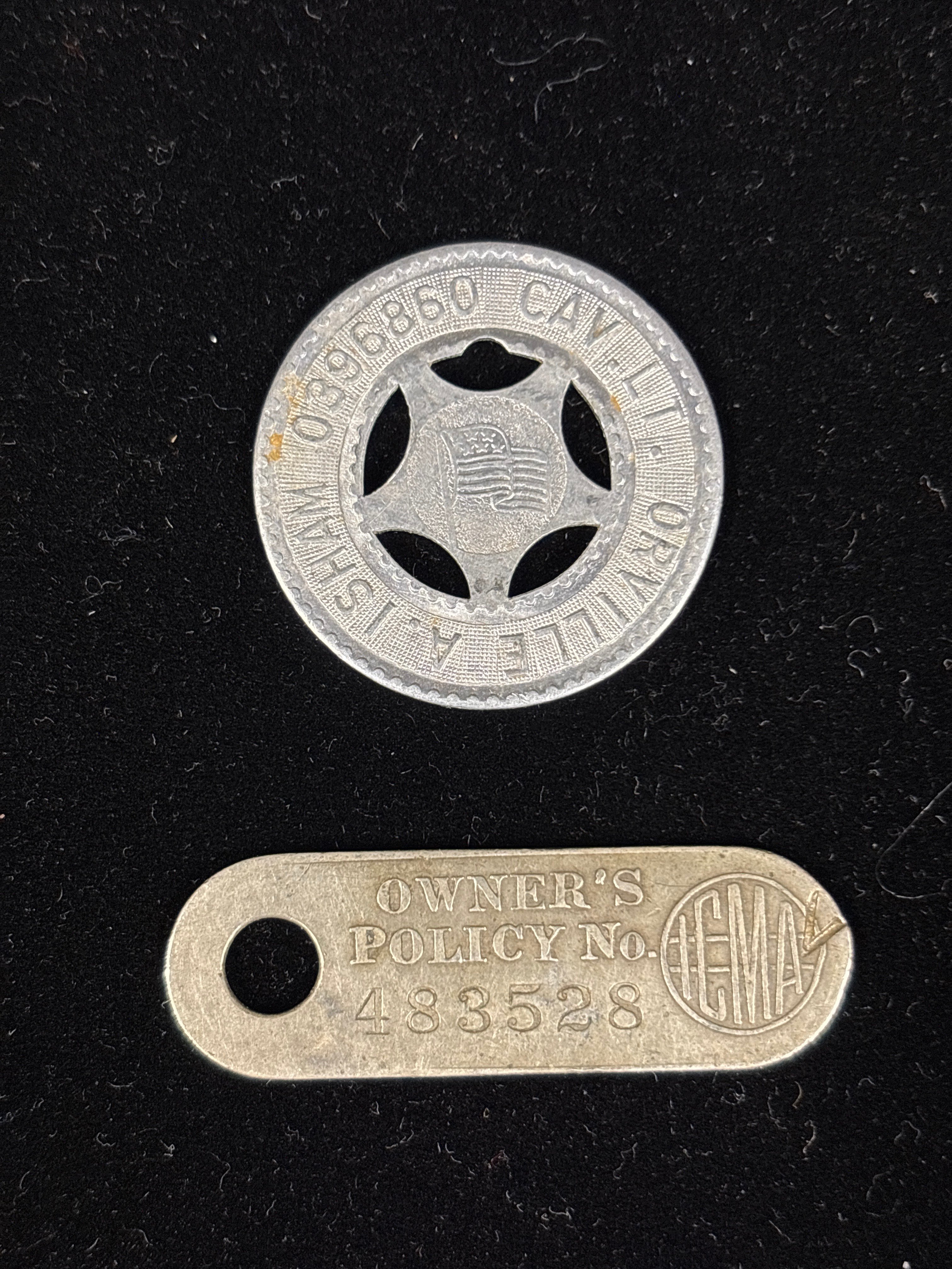 GROUPING OF PRE-WWII AND WWII DOG TAGS — image 4