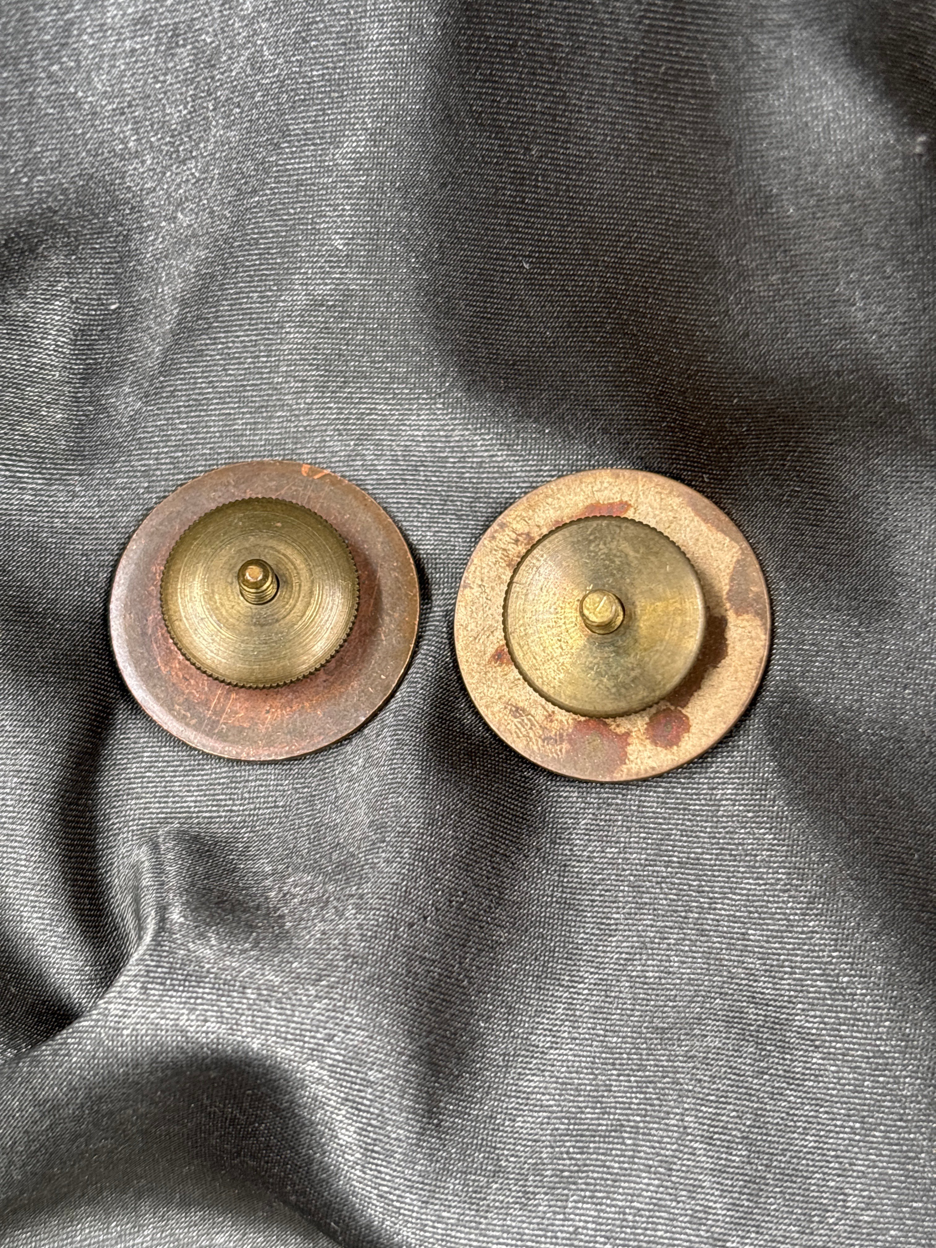 WWII US INFANTRY ENLISTED COLLAR DISCS — image 2