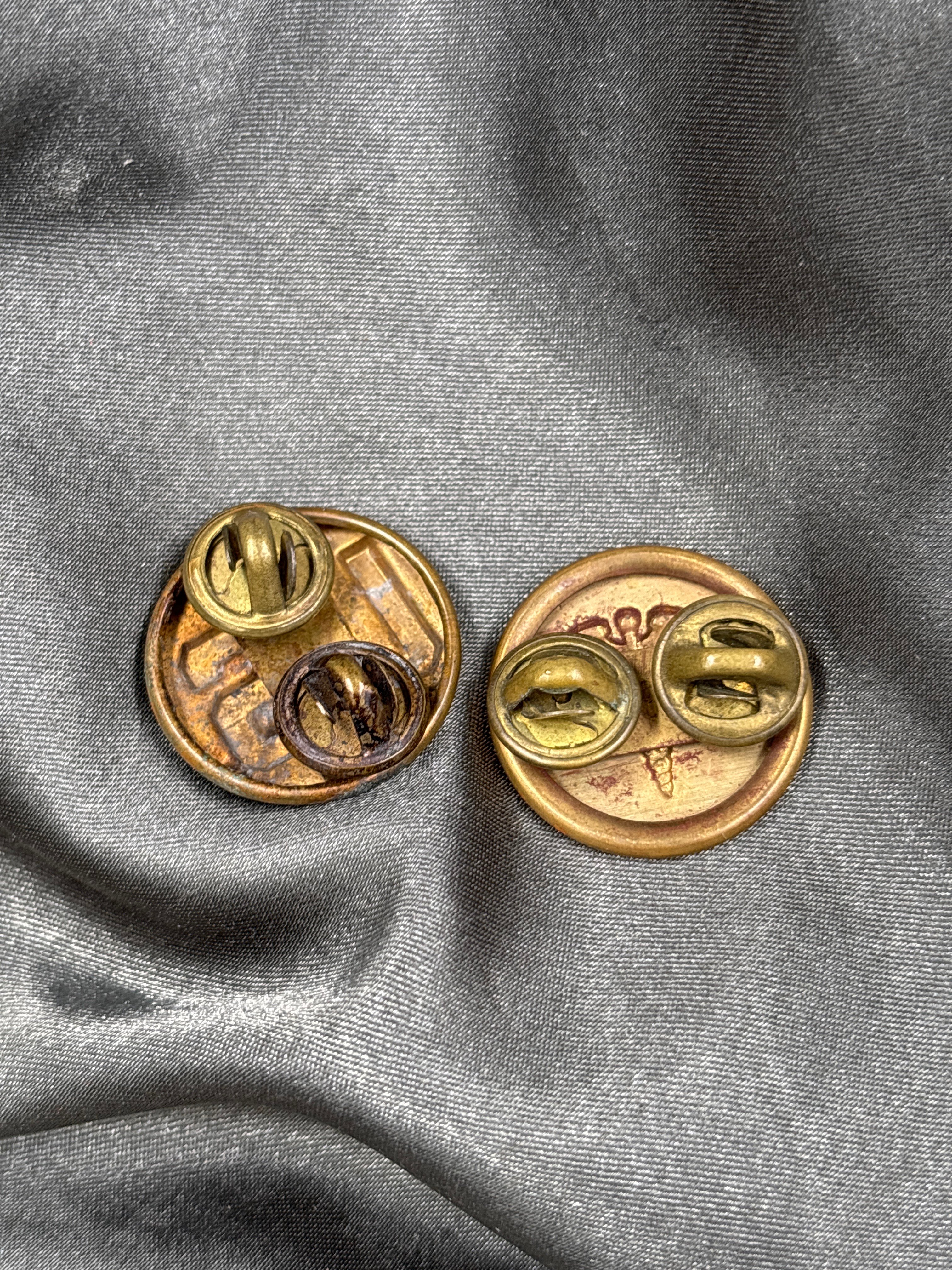 WWII US ENLISTED MEDICAL COLLAR DISCS — image 2