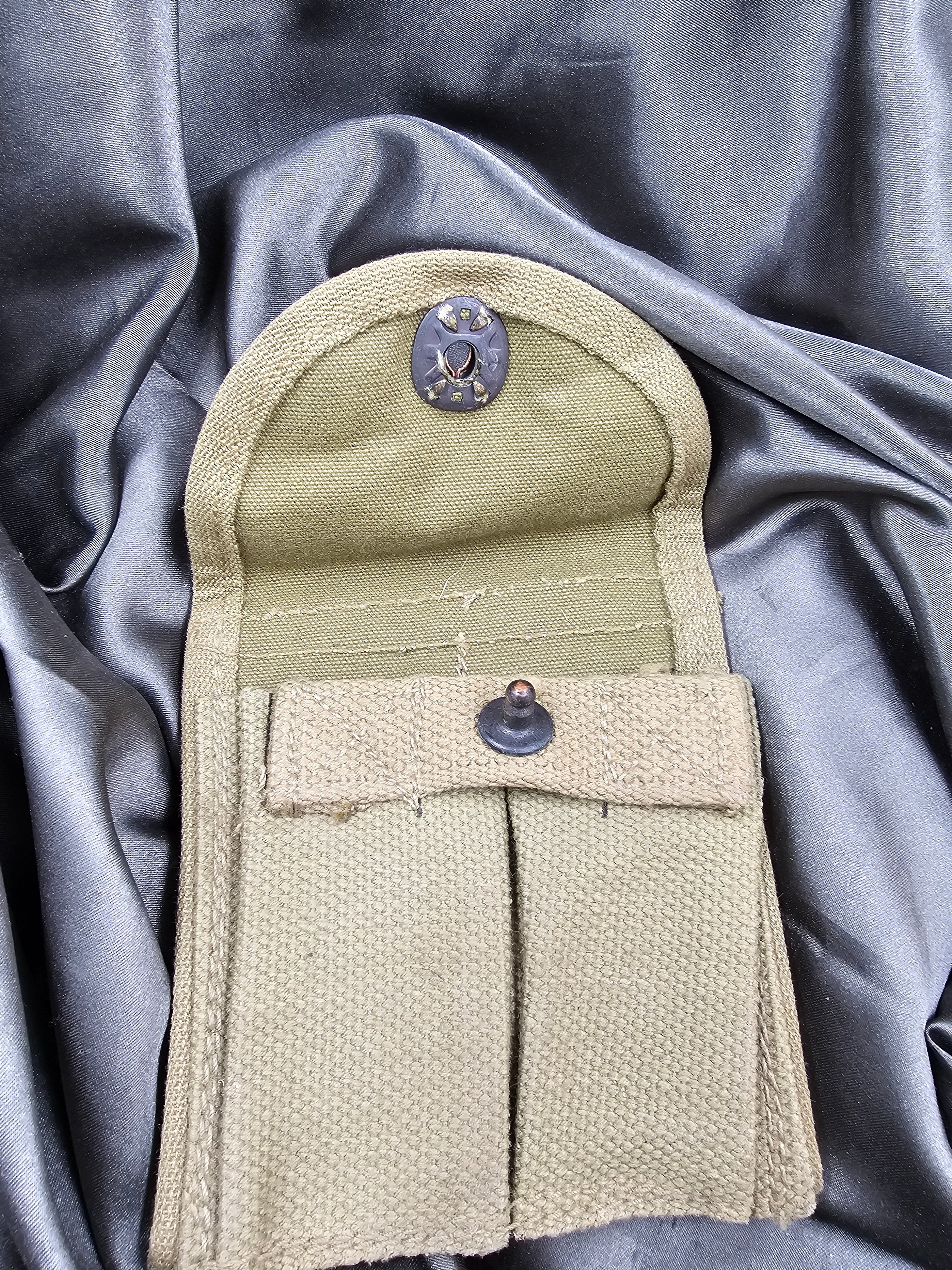 WWII US AMMO POUCH — image 3