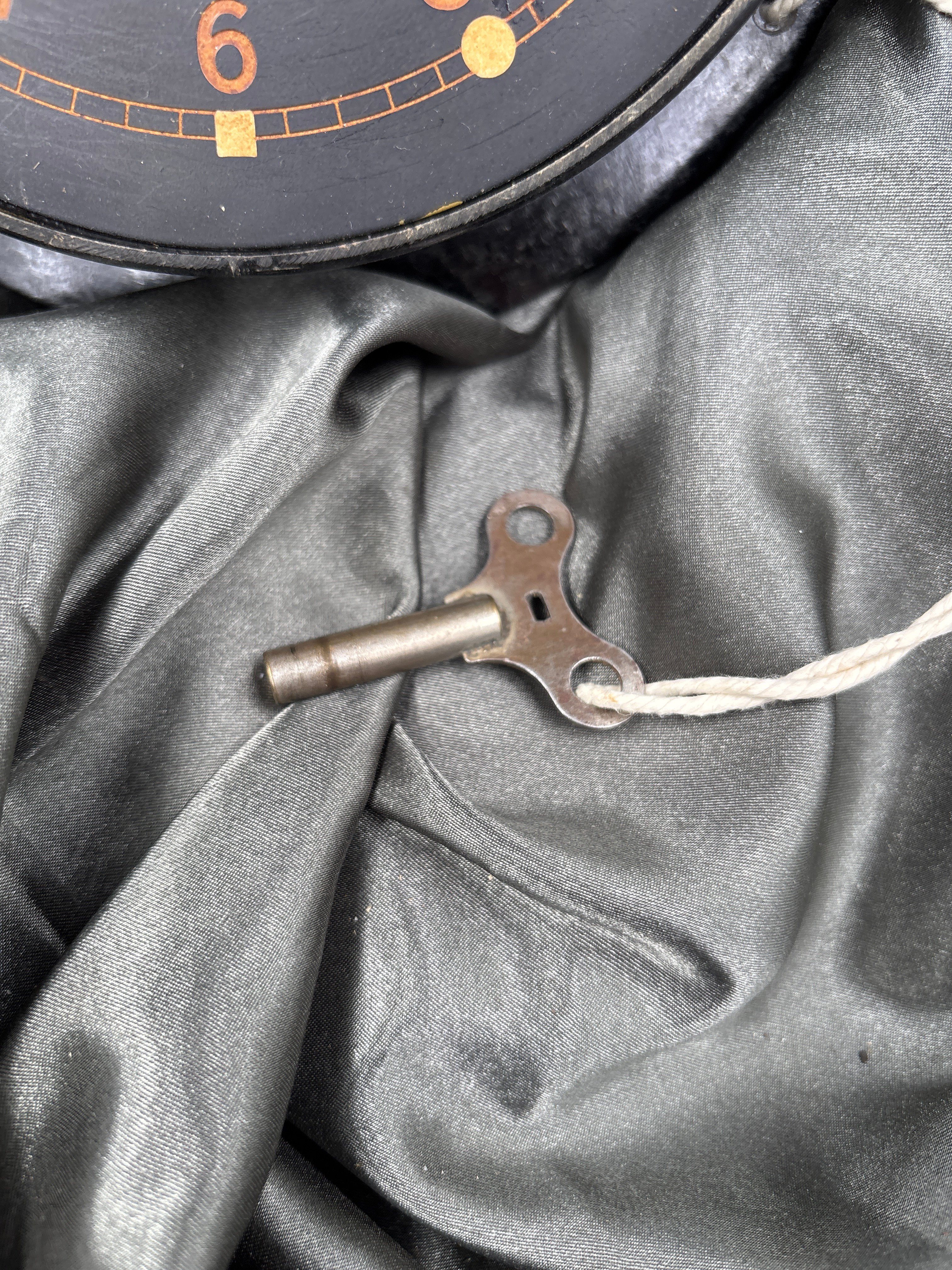 WWII US Army Message Center Clock with key - works! — image 4