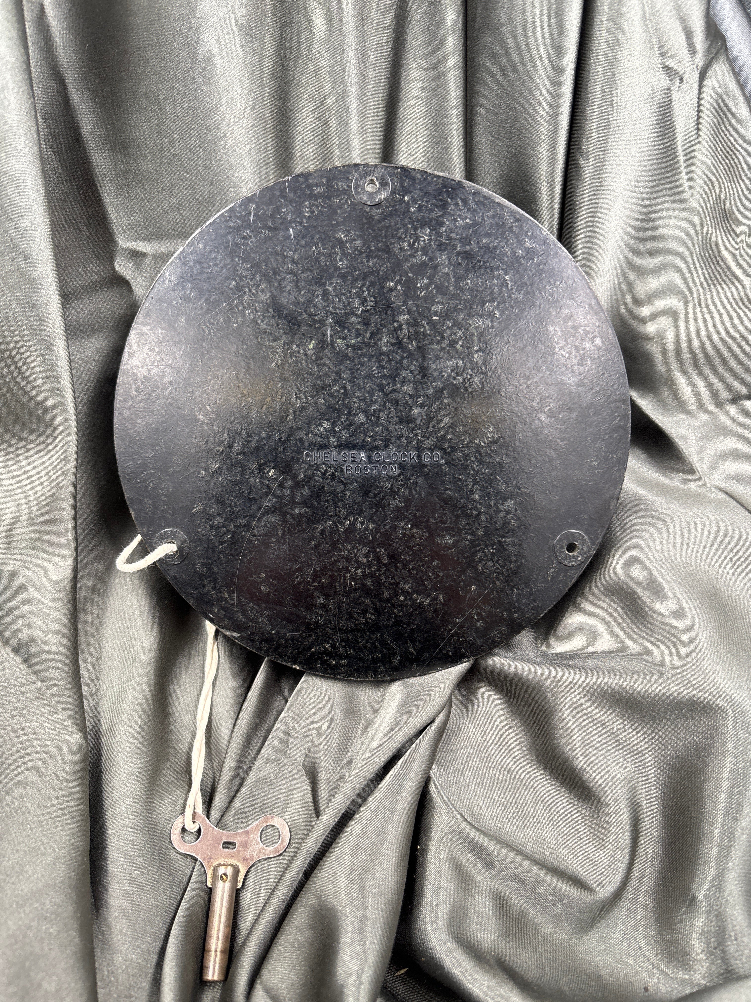 WWII US Army Message Center Clock with key - works! — image 5