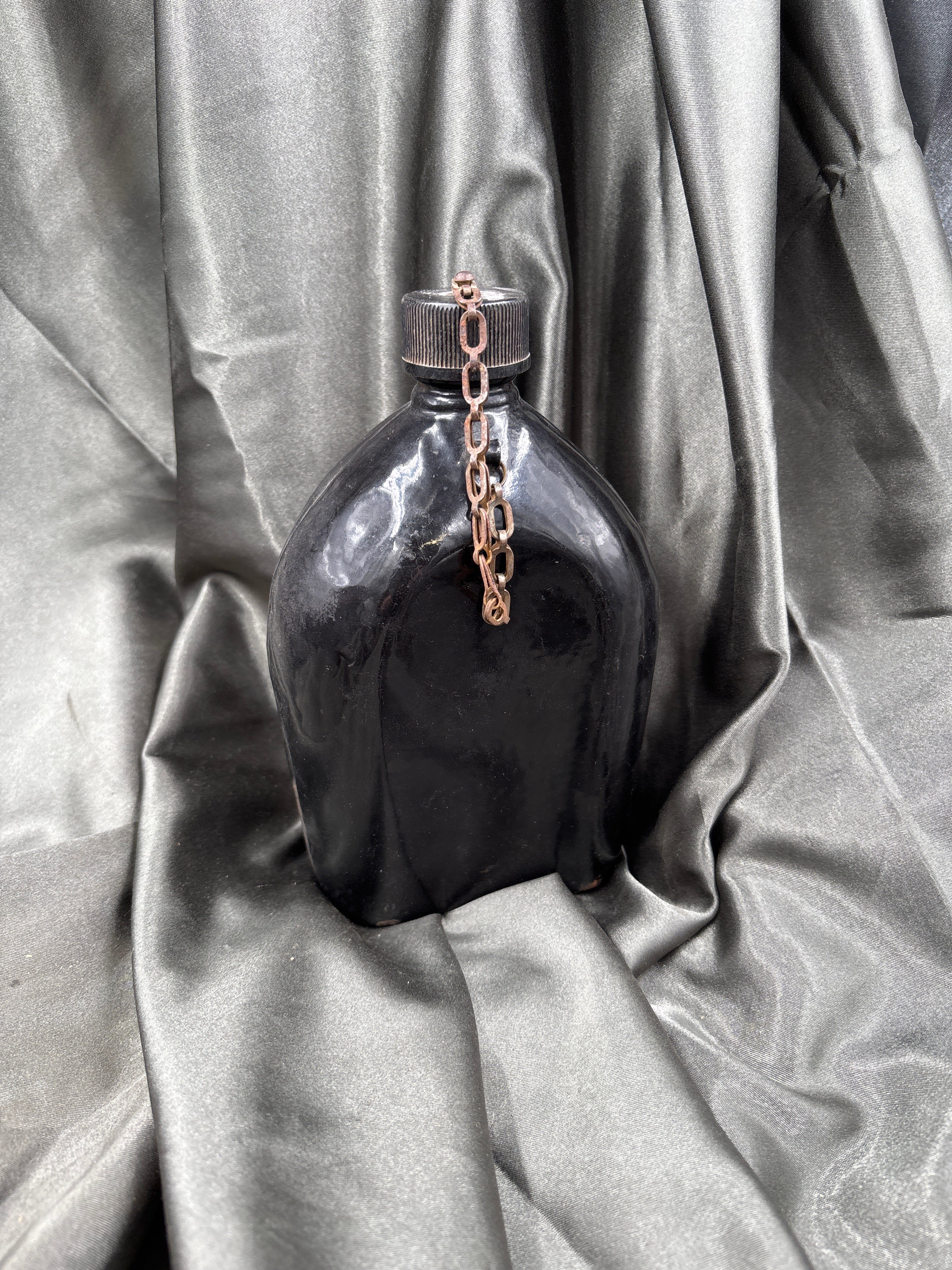 WWII US ENAMEL CANTEEN — image 2