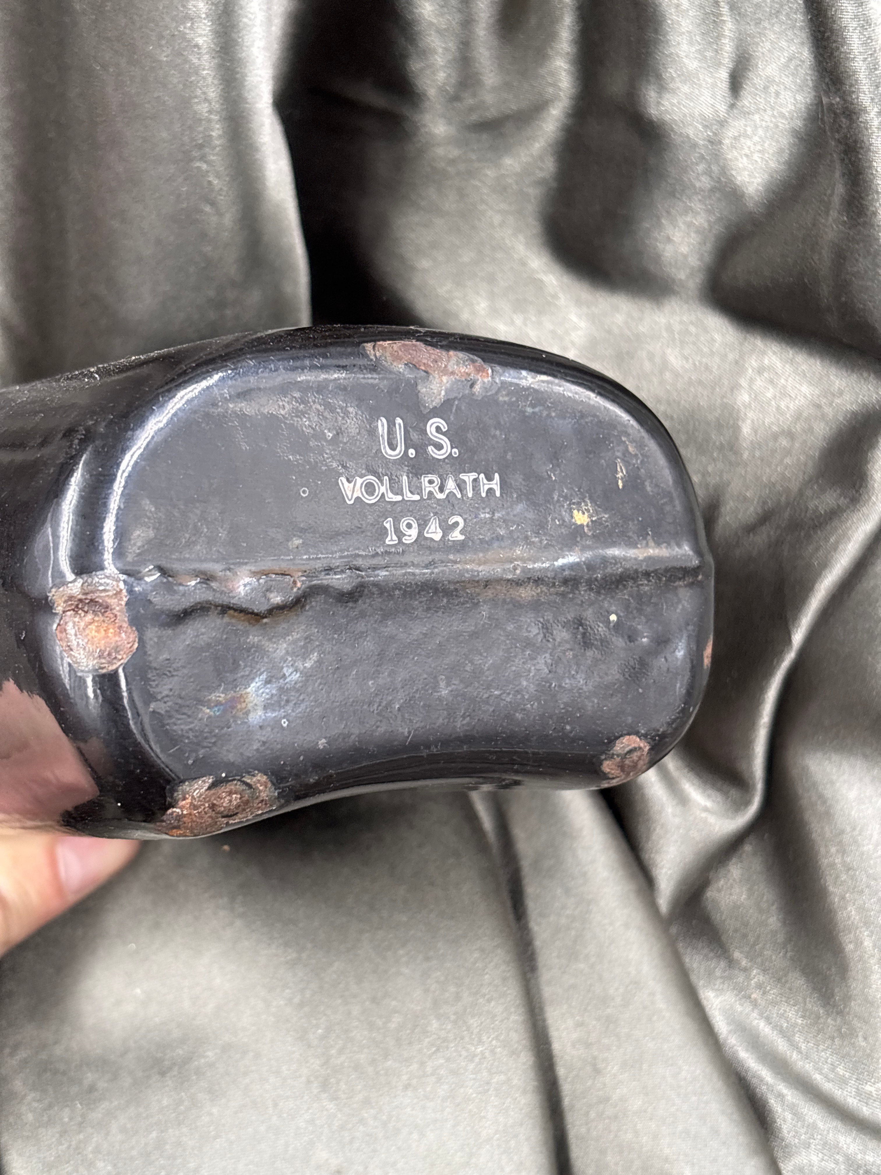 WWII US ENAMEL CANTEEN — image 3