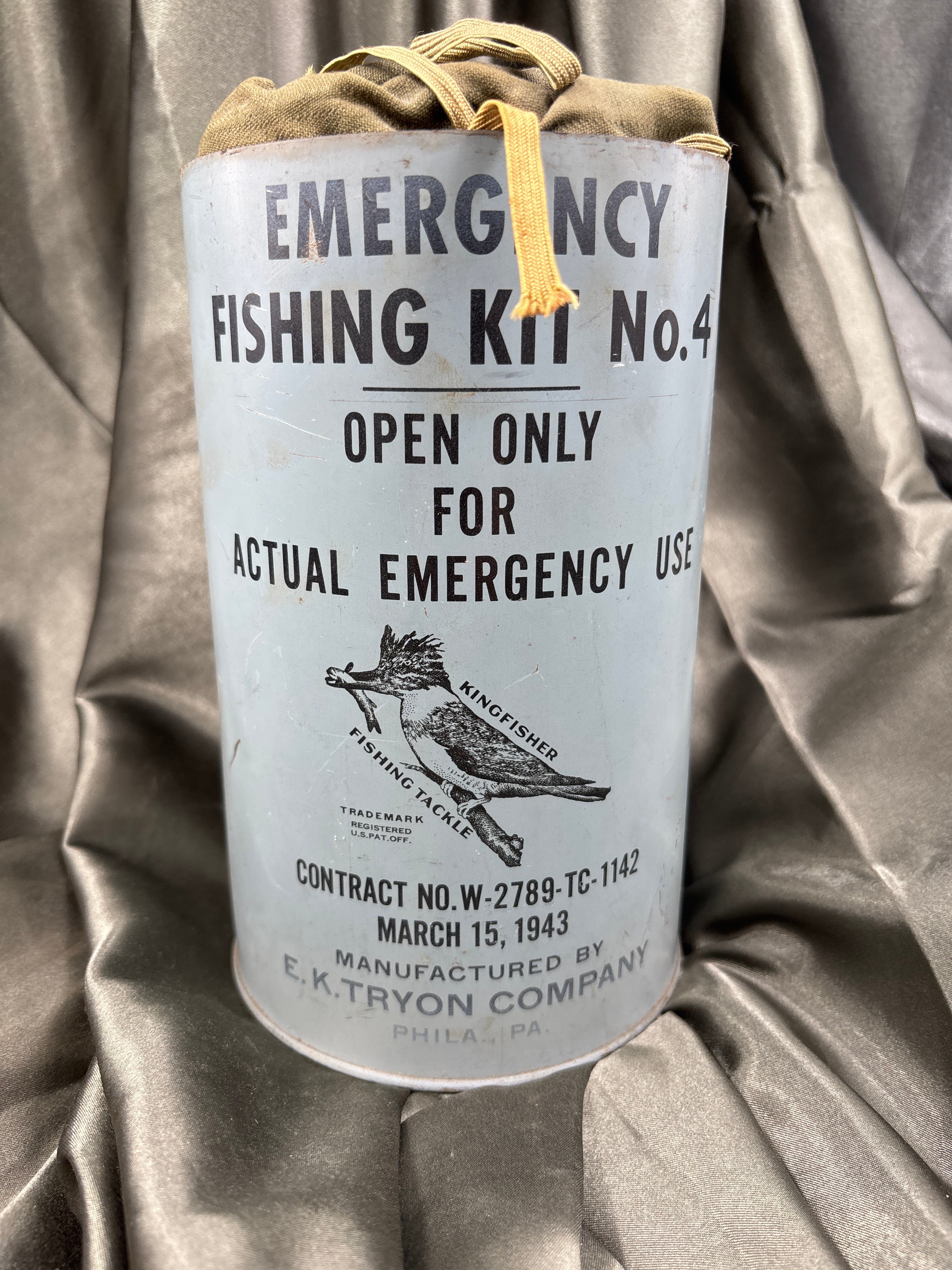 WWII US NAVY EMERGENCY FISHING KIT #4 — image 2