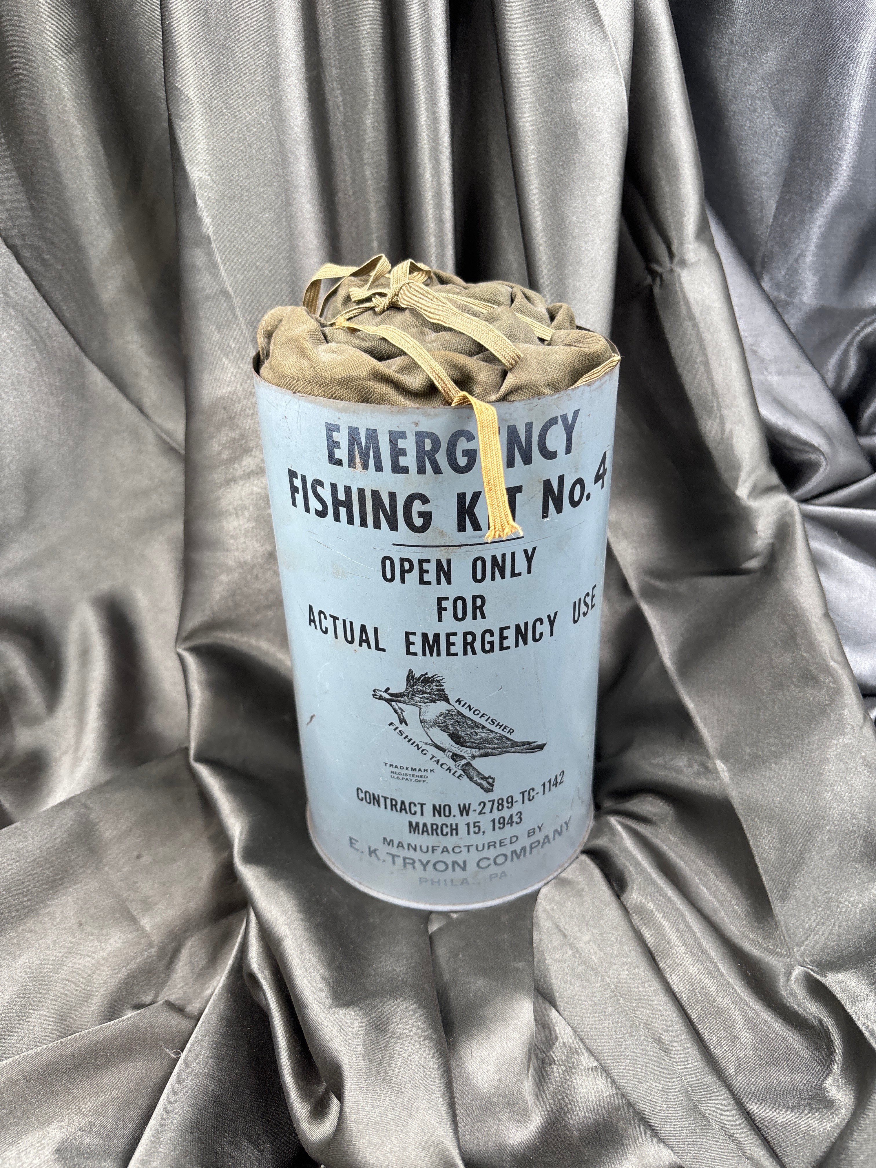 WWII US NAVY EMERGENCY FISHING KIT #4 — image 5