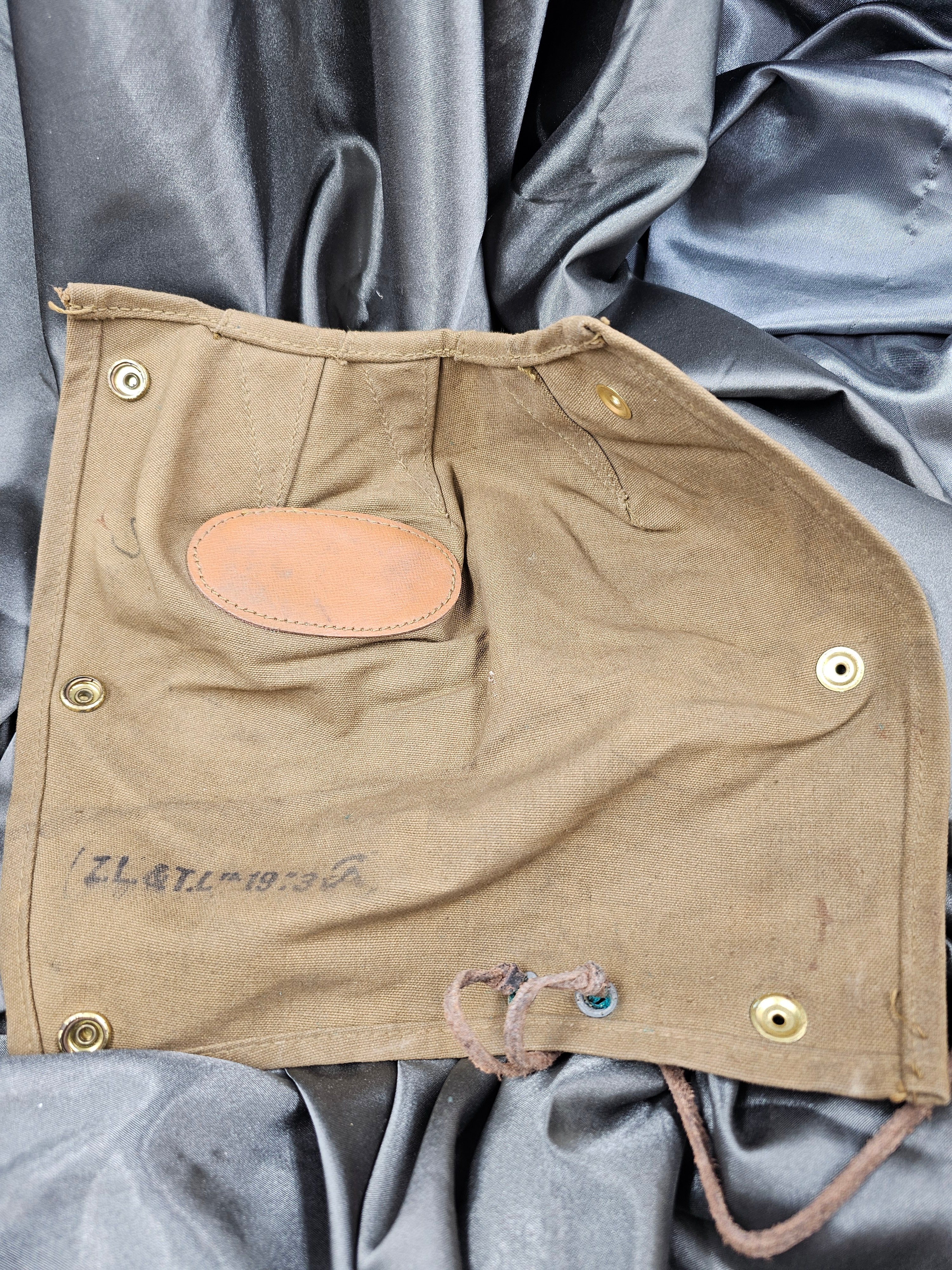 WWII BRITISH RIFLE BREECH COVER — image 2