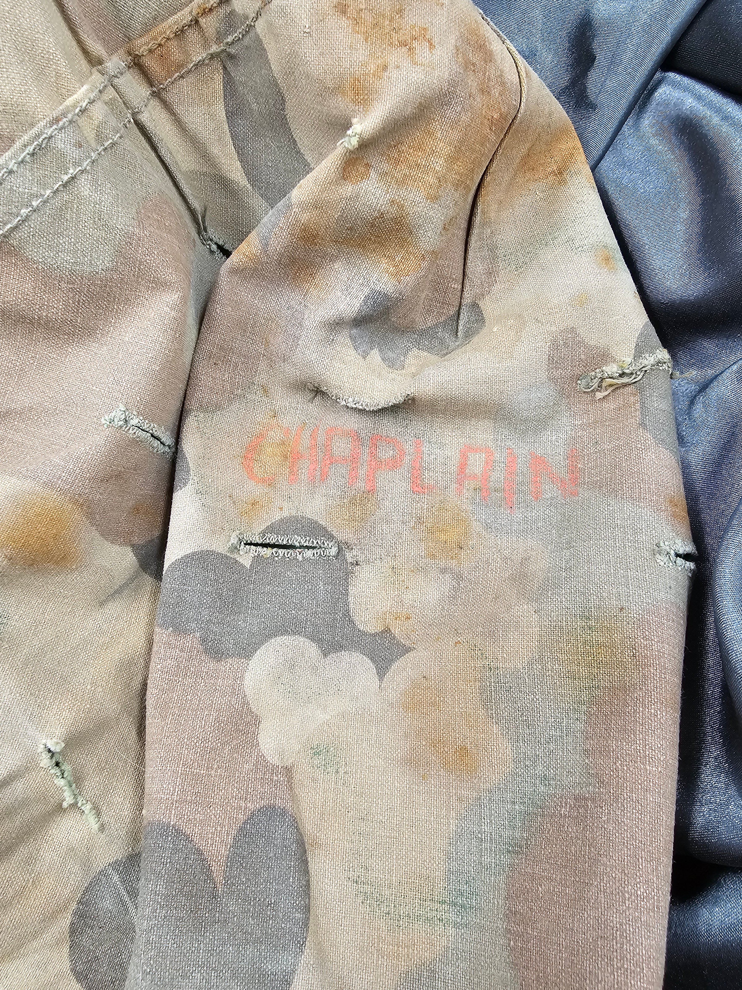 1959 US MARINE CORPS CAMOUFLAGE CHAPLAIN HELMET COVER — image 5