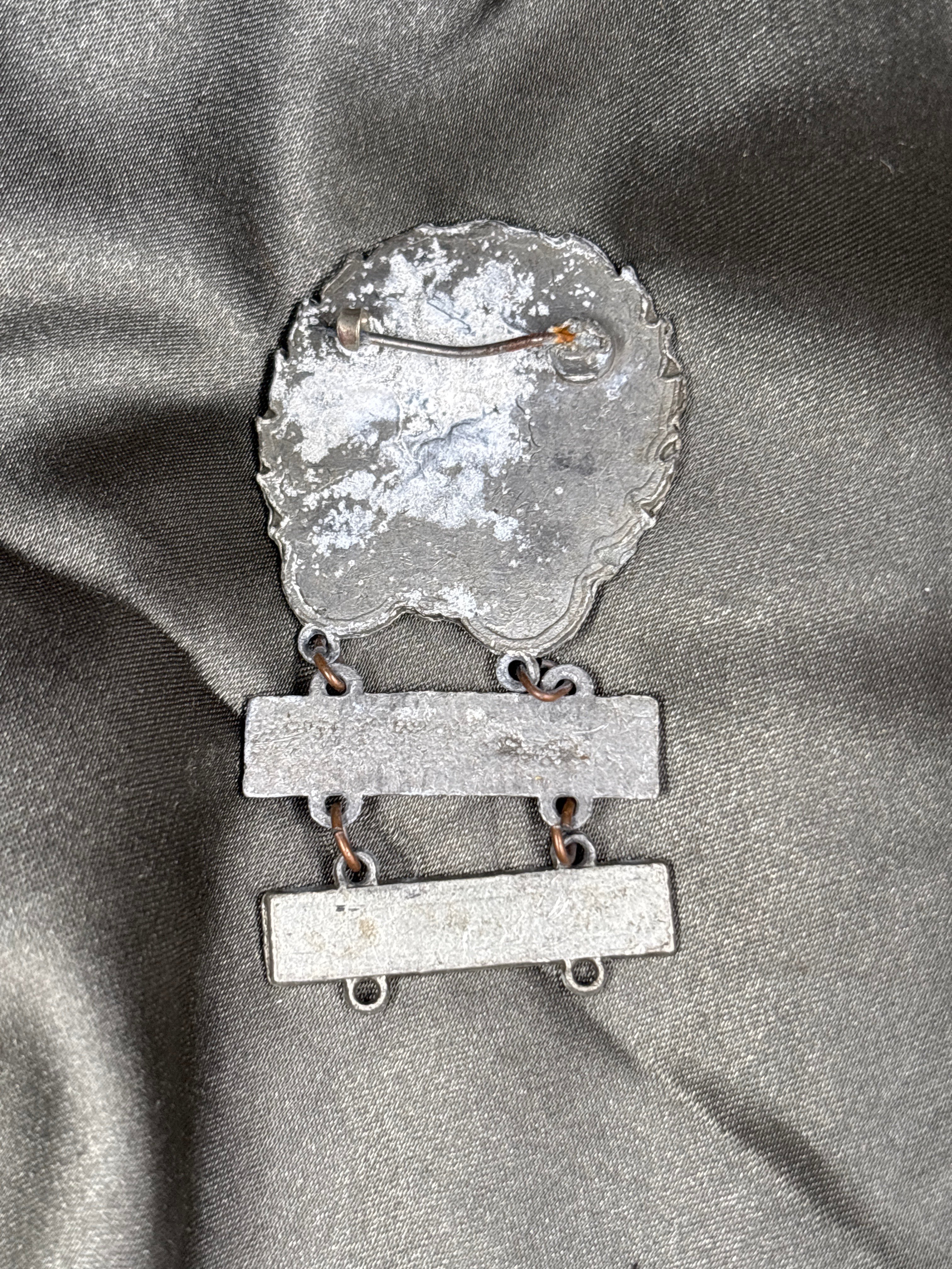 WWII US THEATER MADE AERIAL GUNNER QUAL BADGE — image 2