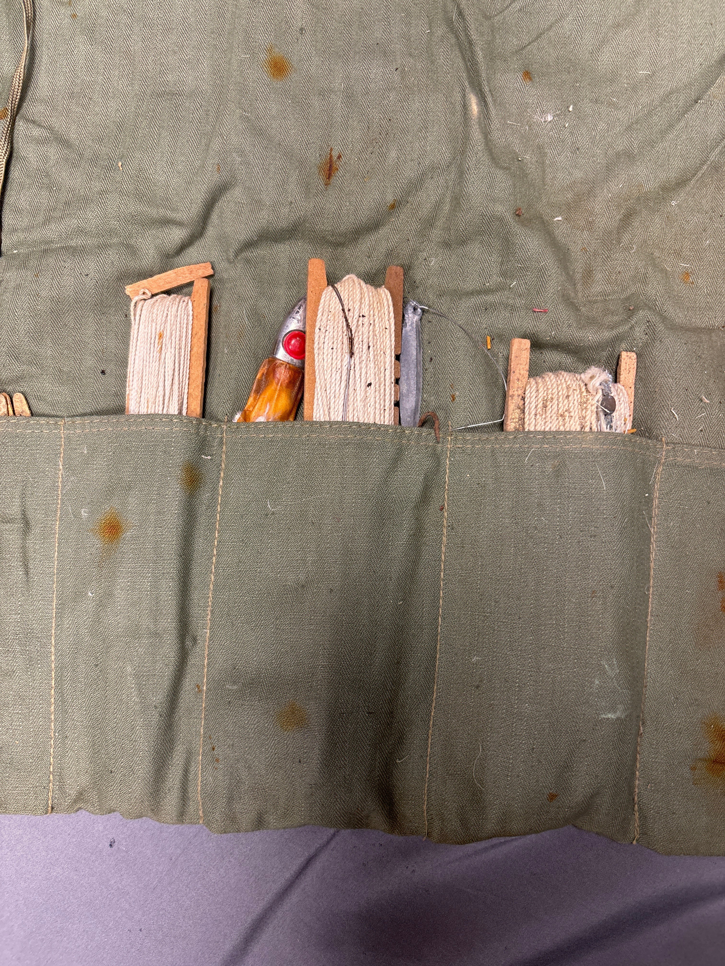 WWII US SURVIVAL FISHING KIT — image 2