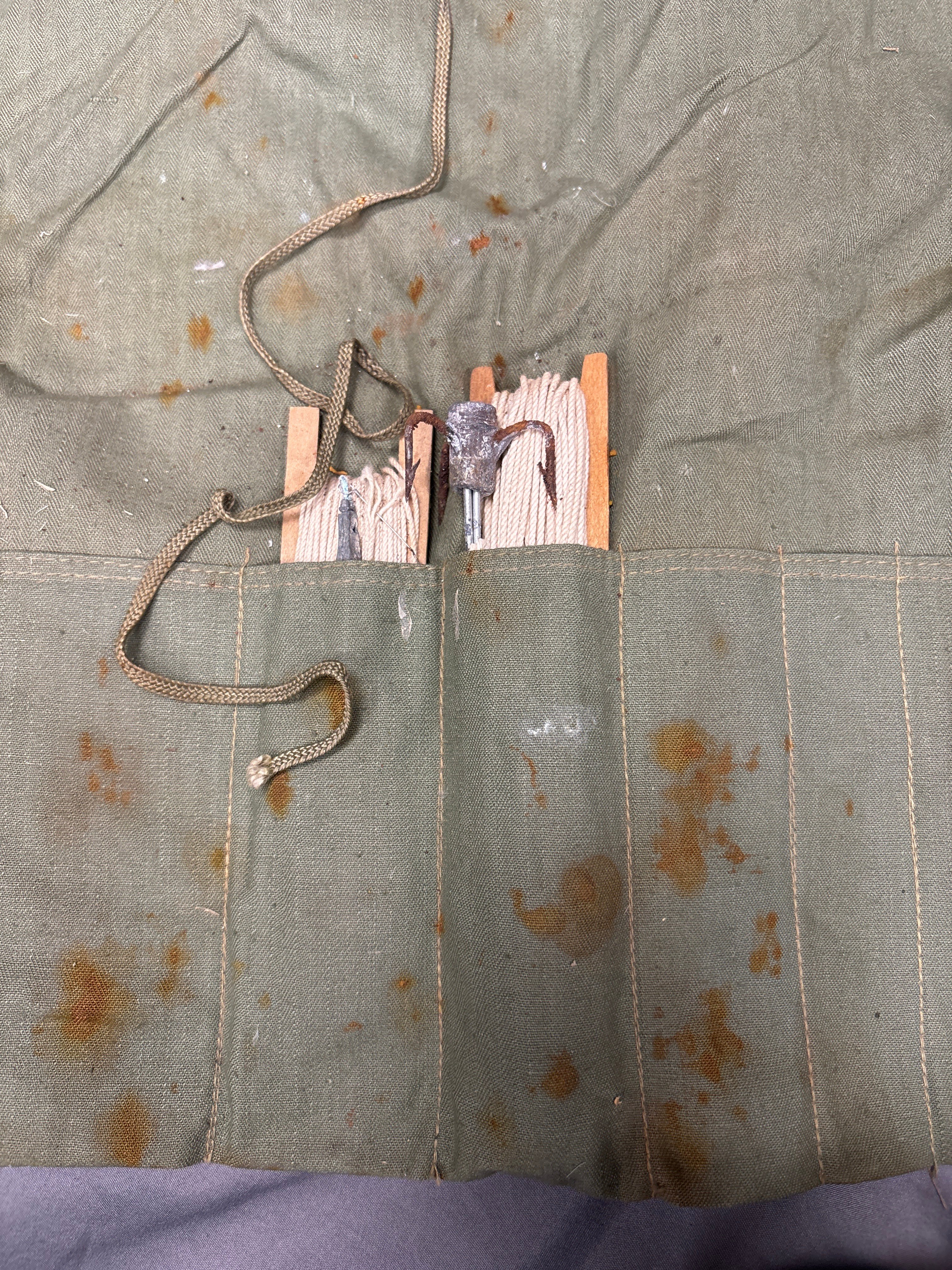 WWII US SURVIVAL FISHING KIT — image 4