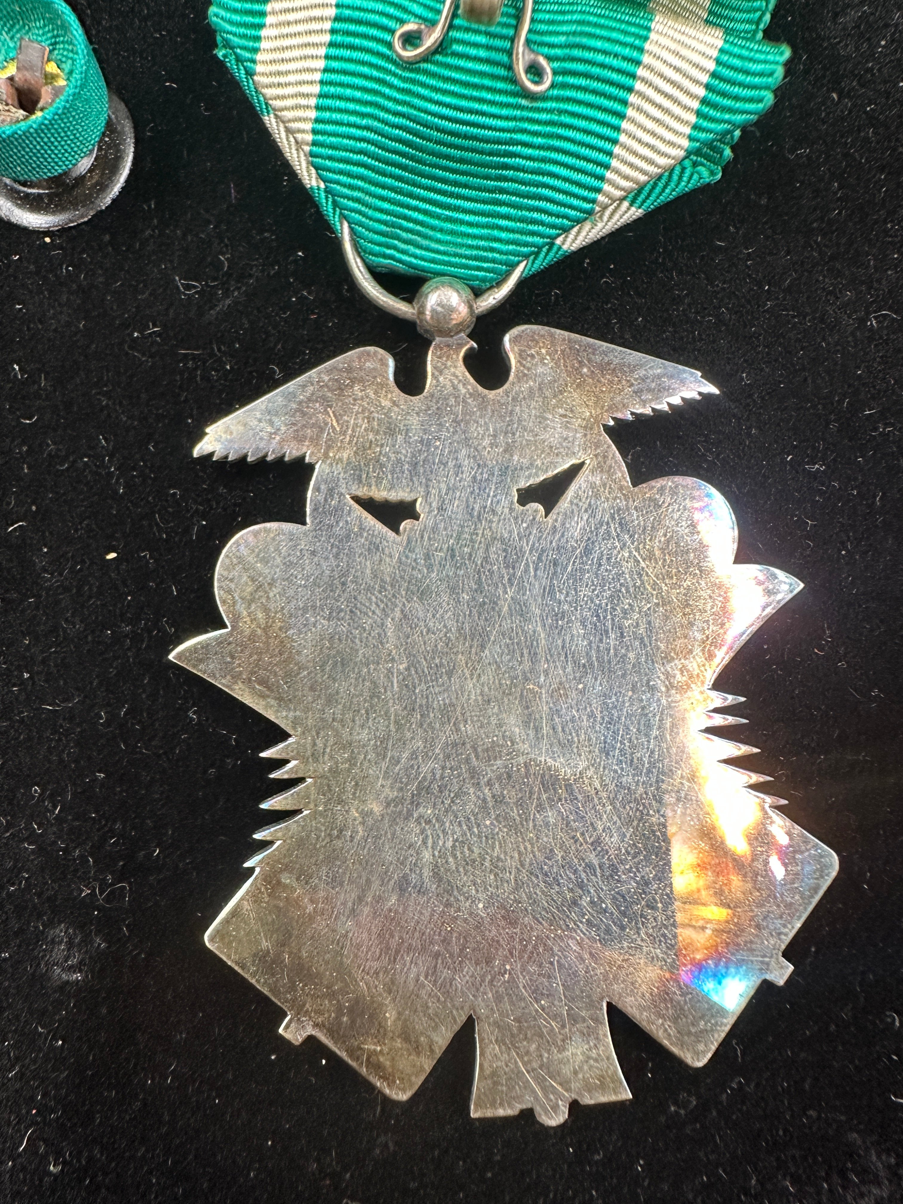 WWII JAPANESE GOLDEN KITE MEDAL — image 4