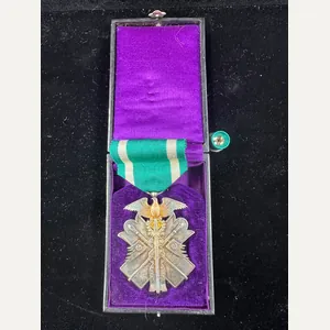 WWII JAPANESE GOLDEN KITE MEDAL
