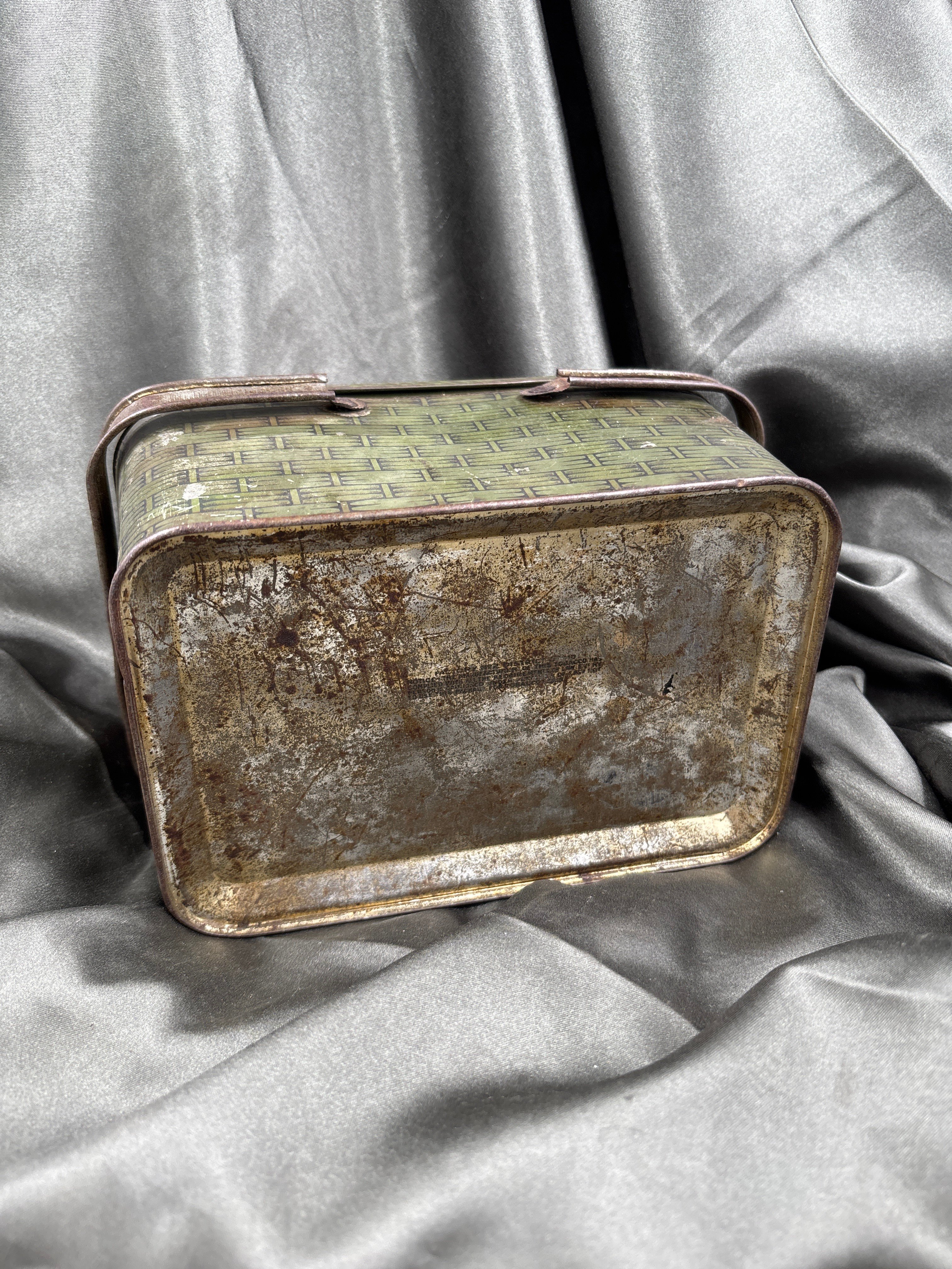 1920'S US MARINE CORPS TOBACCO PLUG CUT CONTAINER — image 4