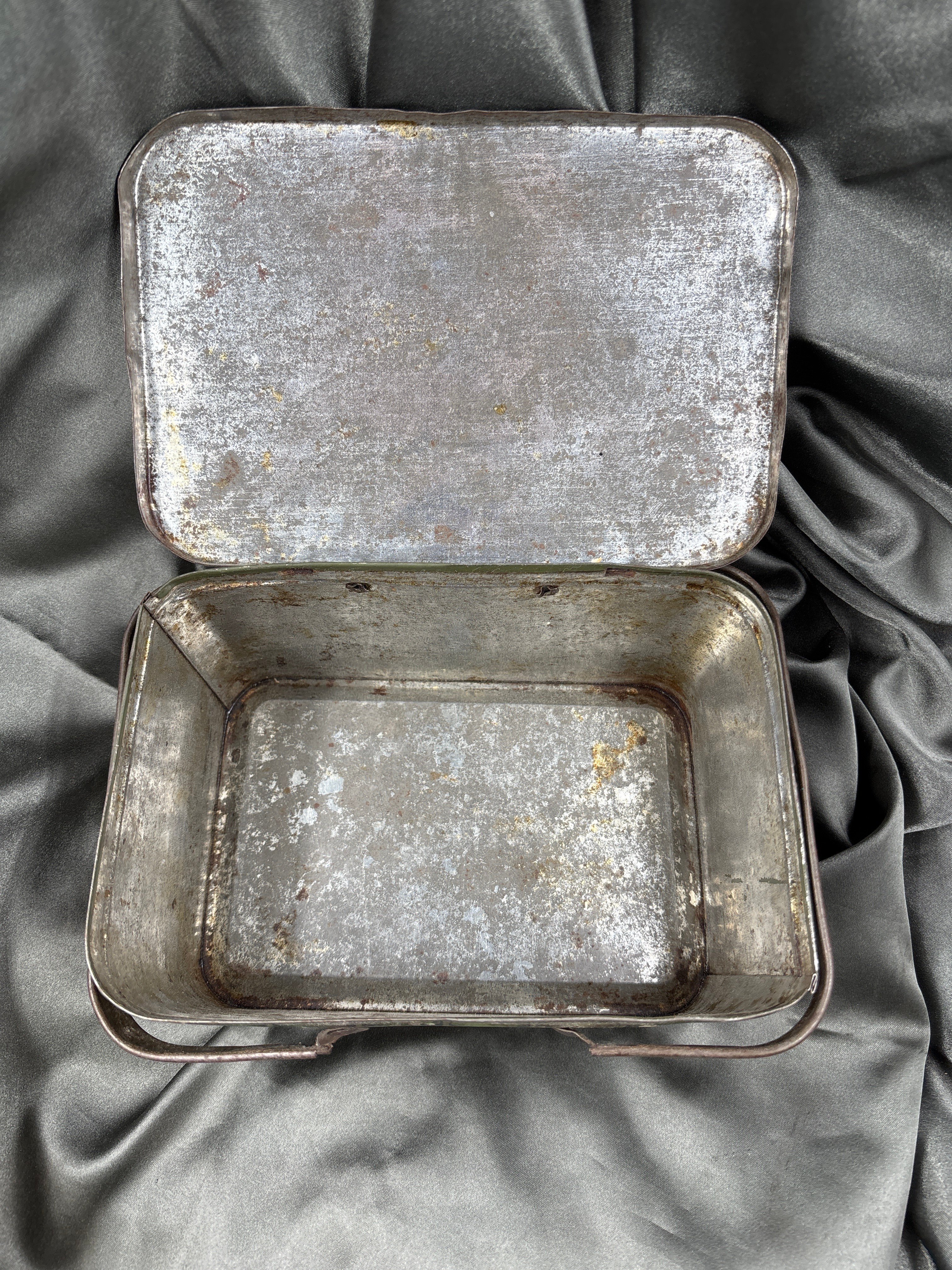 1920'S US MARINE CORPS TOBACCO PLUG CUT CONTAINER — image 5