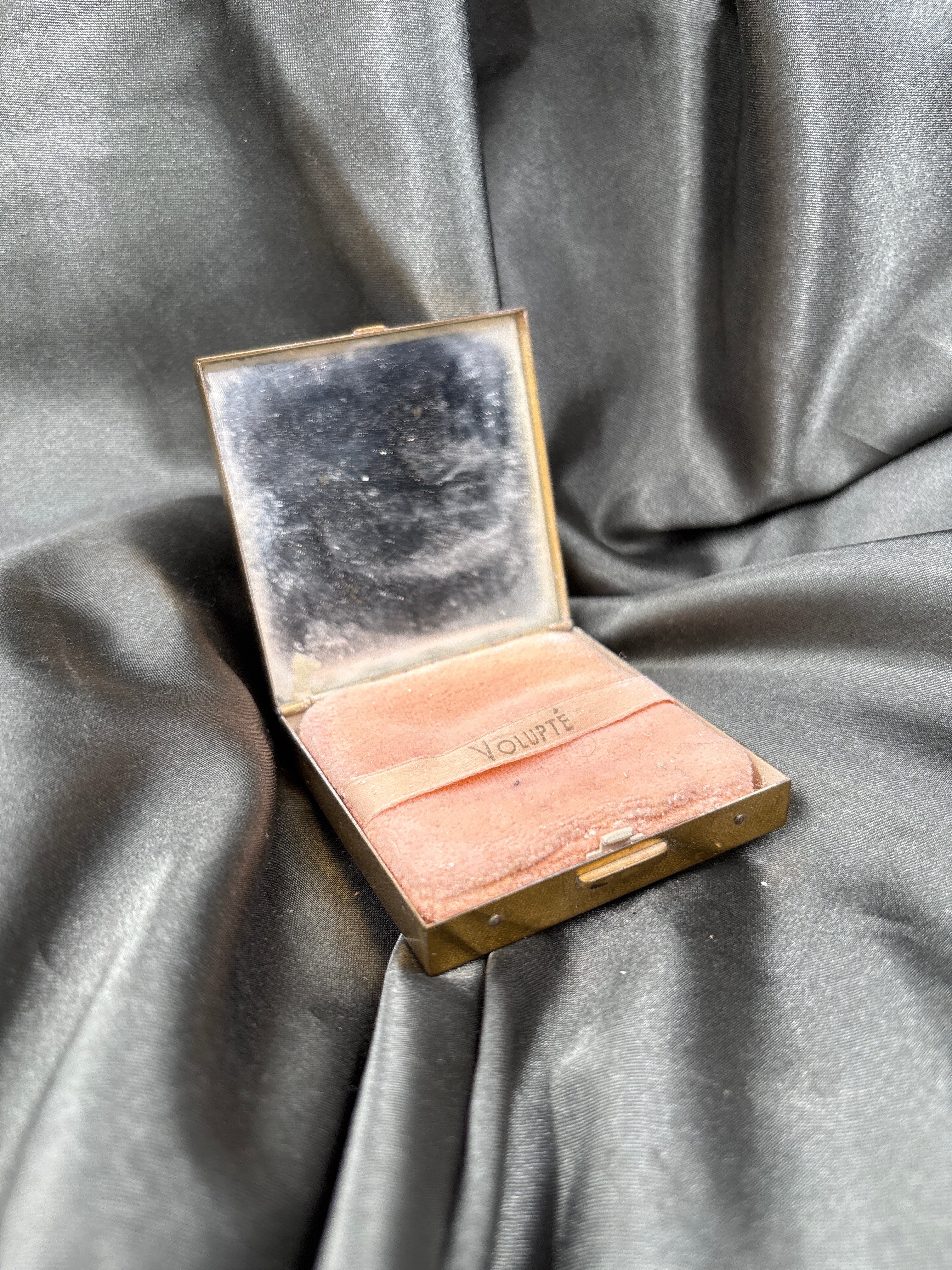 WWII ERA SWEETHEART AIR CORPS CADET COMPACT — image 3