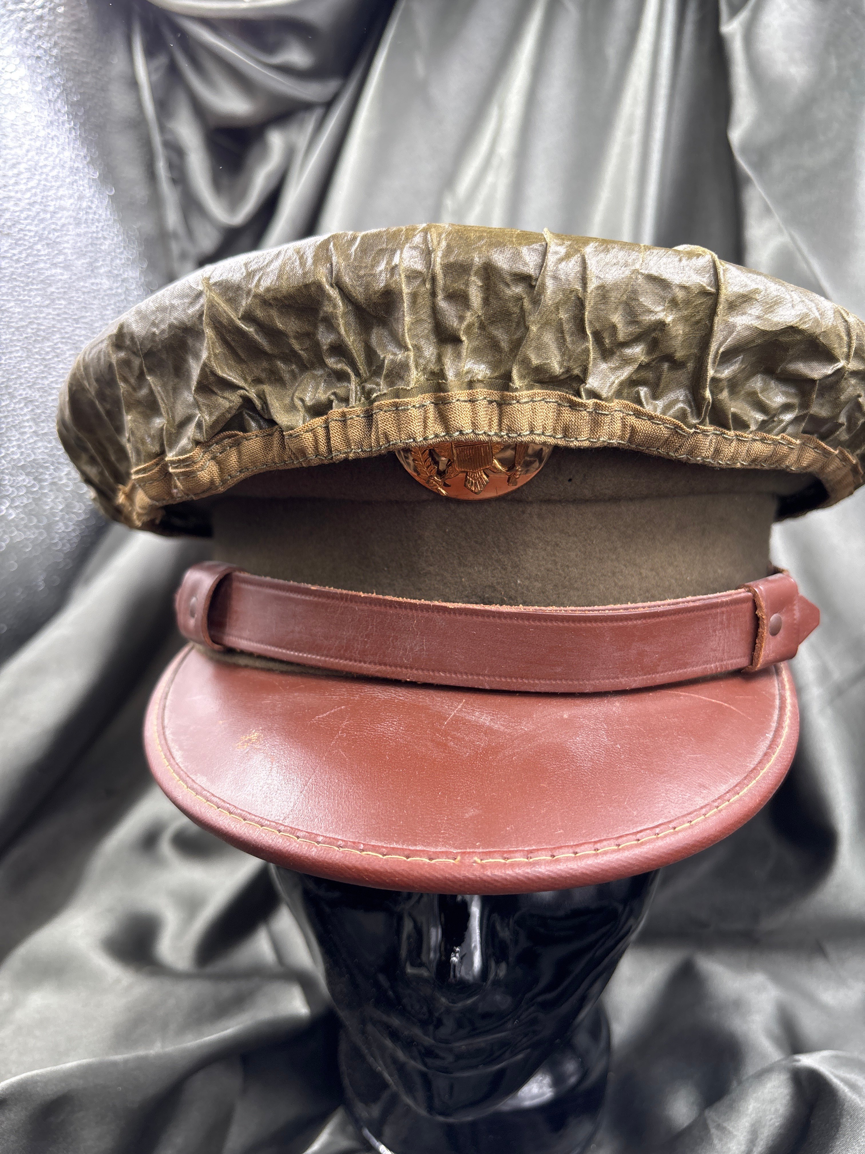 WWII US ENLISTED VISOR CAP SIZE 7 1/4 WITH COVER — image 2