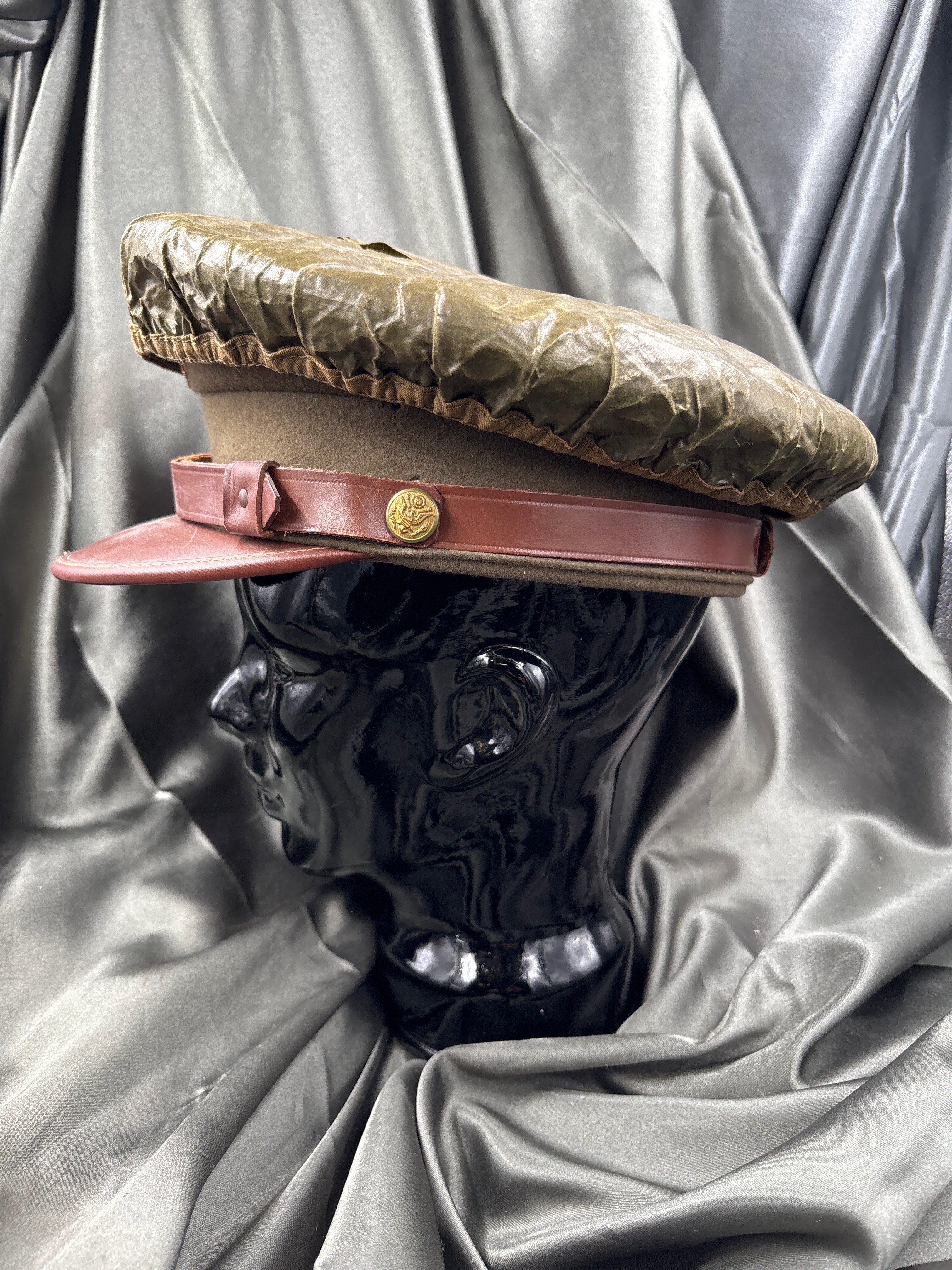 WWII US ENLISTED VISOR CAP SIZE 7 1/4 WITH COVER — image 4