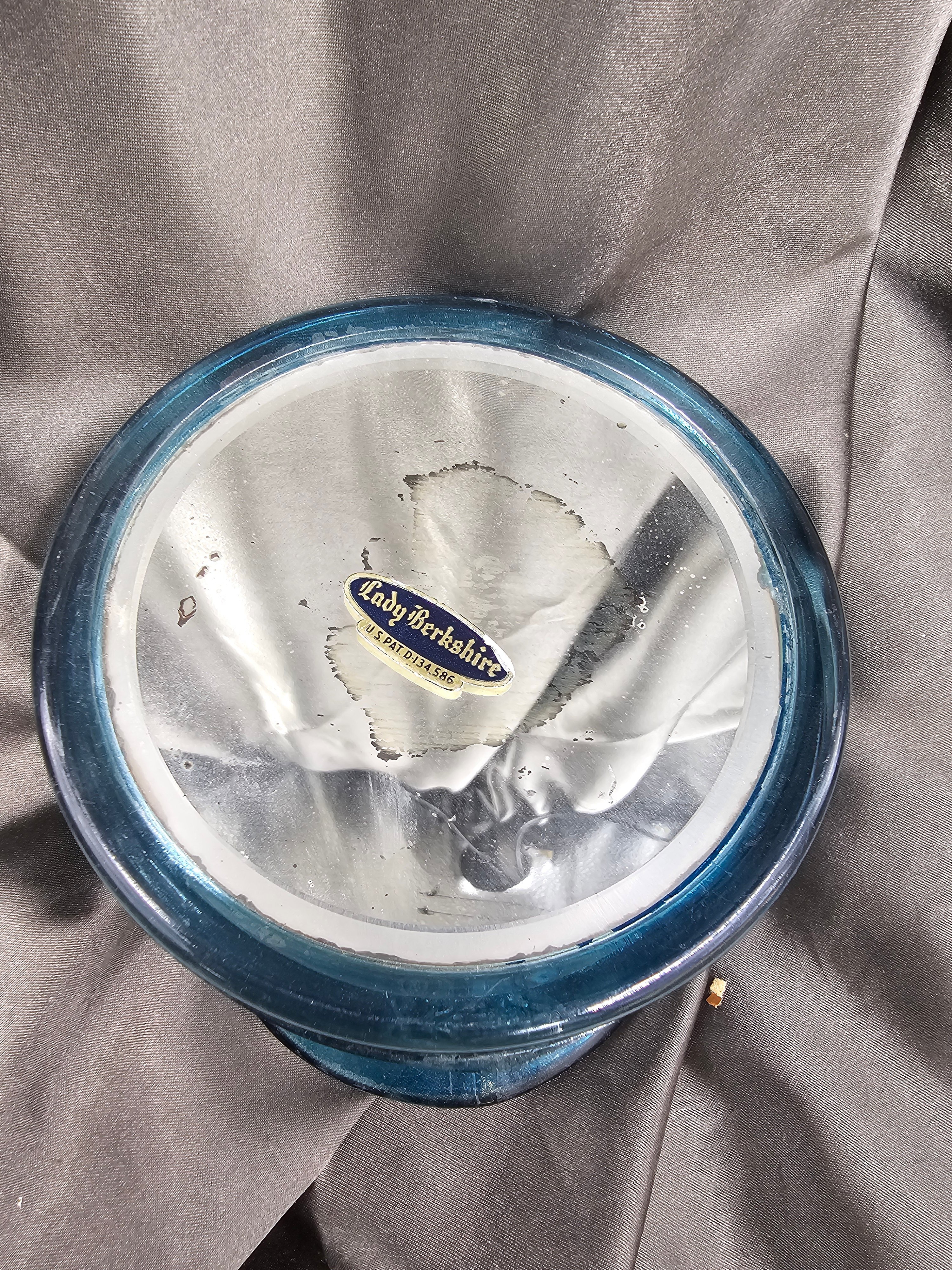 WWII LADY BERKSHIRE GLASS VANITY COMPACT — image 2