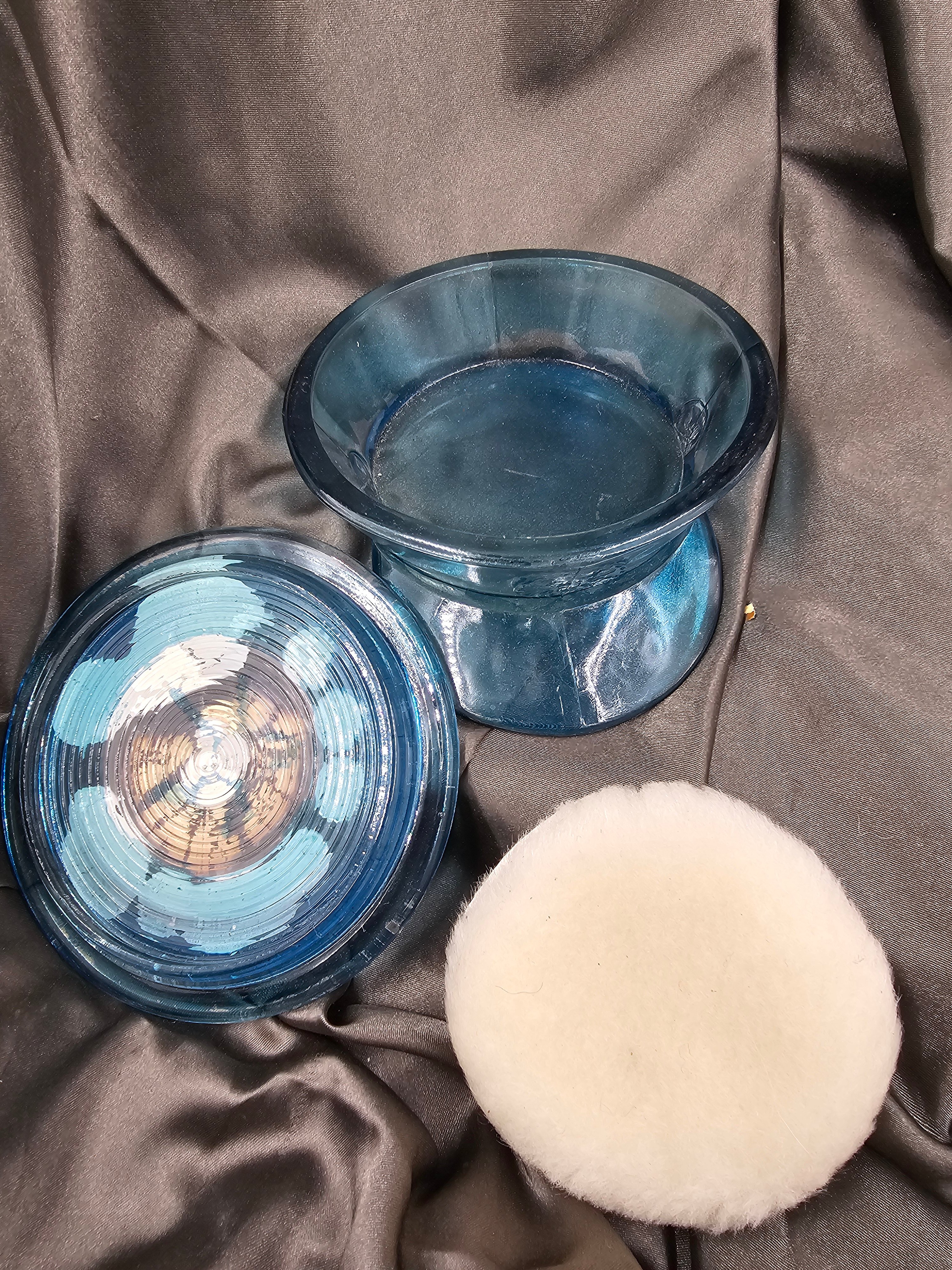 WWII LADY BERKSHIRE GLASS VANITY COMPACT — image 3