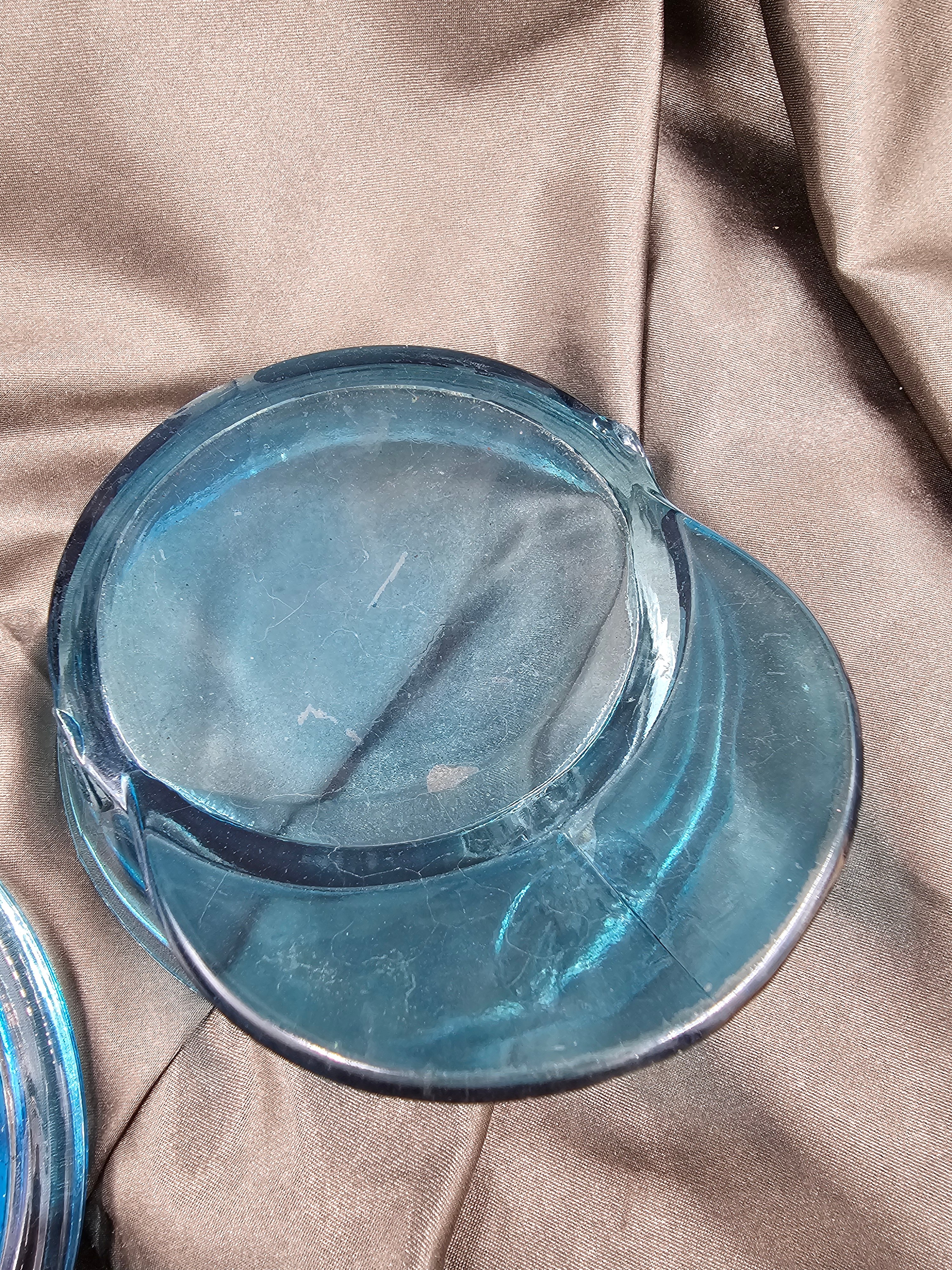 WWII LADY BERKSHIRE GLASS VANITY COMPACT — image 4
