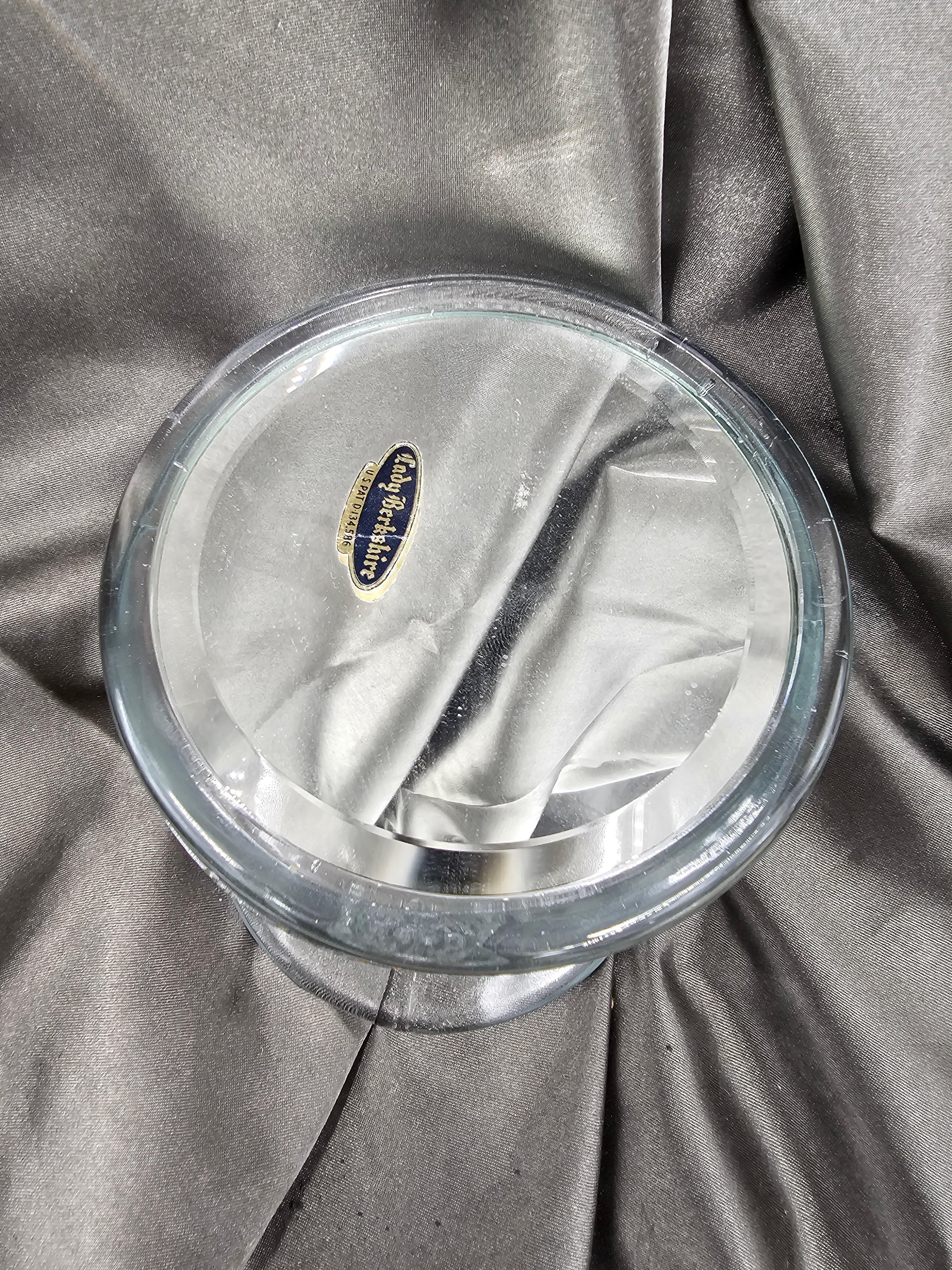 WWII US GLASS VANITY COMPACT AND MIRROR — image 2