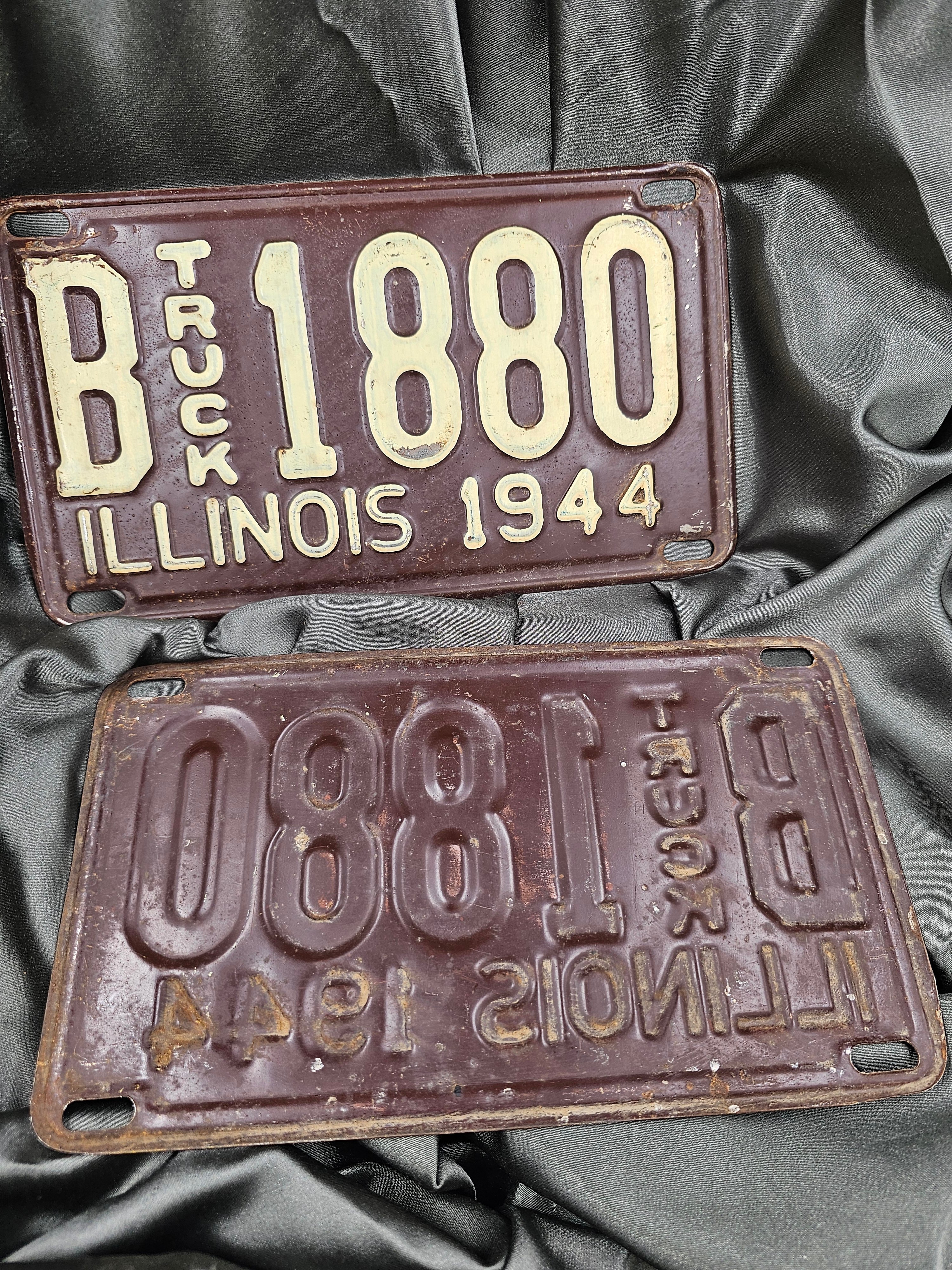 WWII ERA 1944 TRUCK LICENSE PLATES SET — image 2