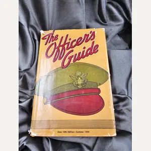 WWII US ARMY OFFICERS GUIDE