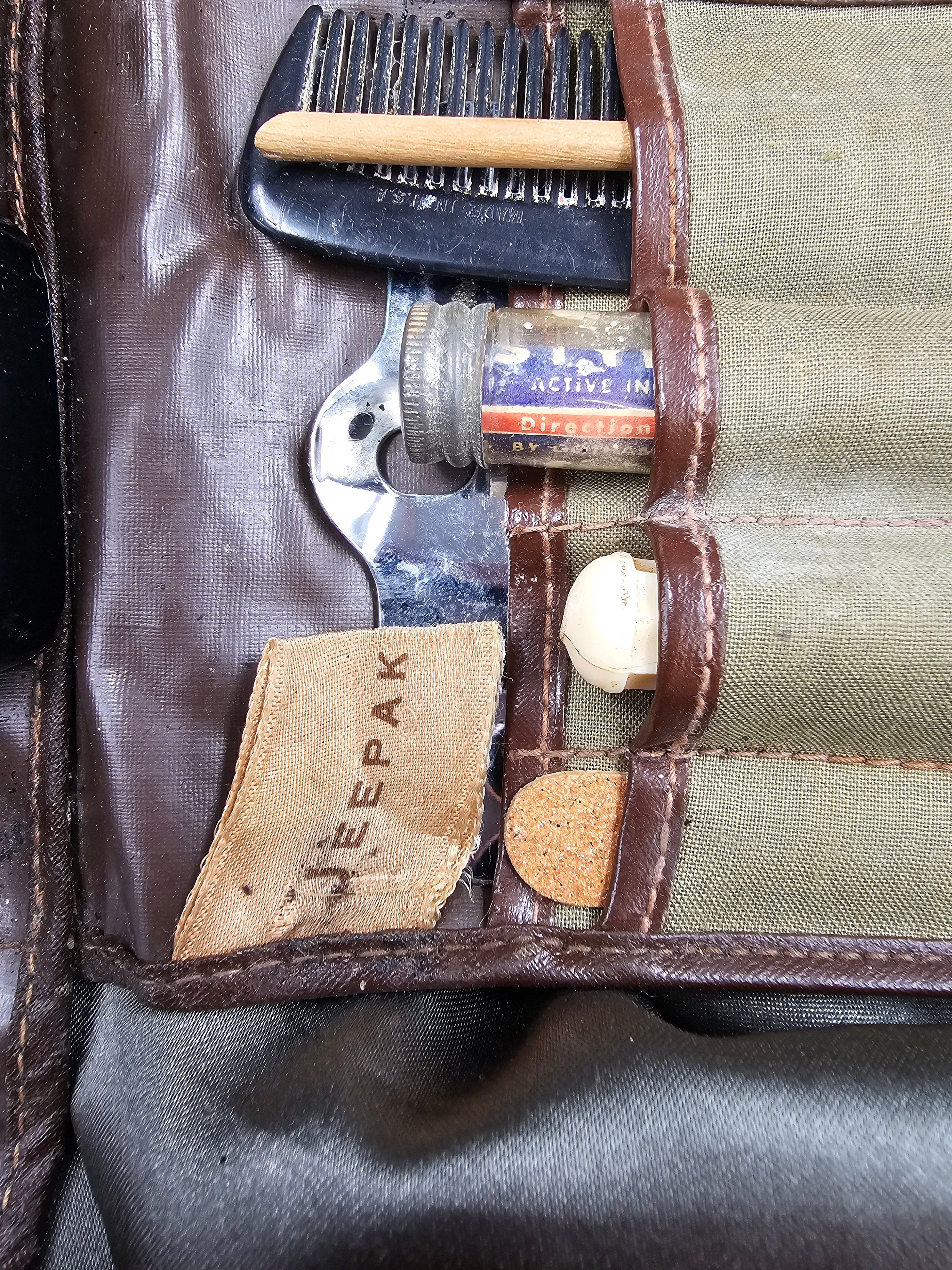 WWII US JEEPAK GROOMING KIT — image 2