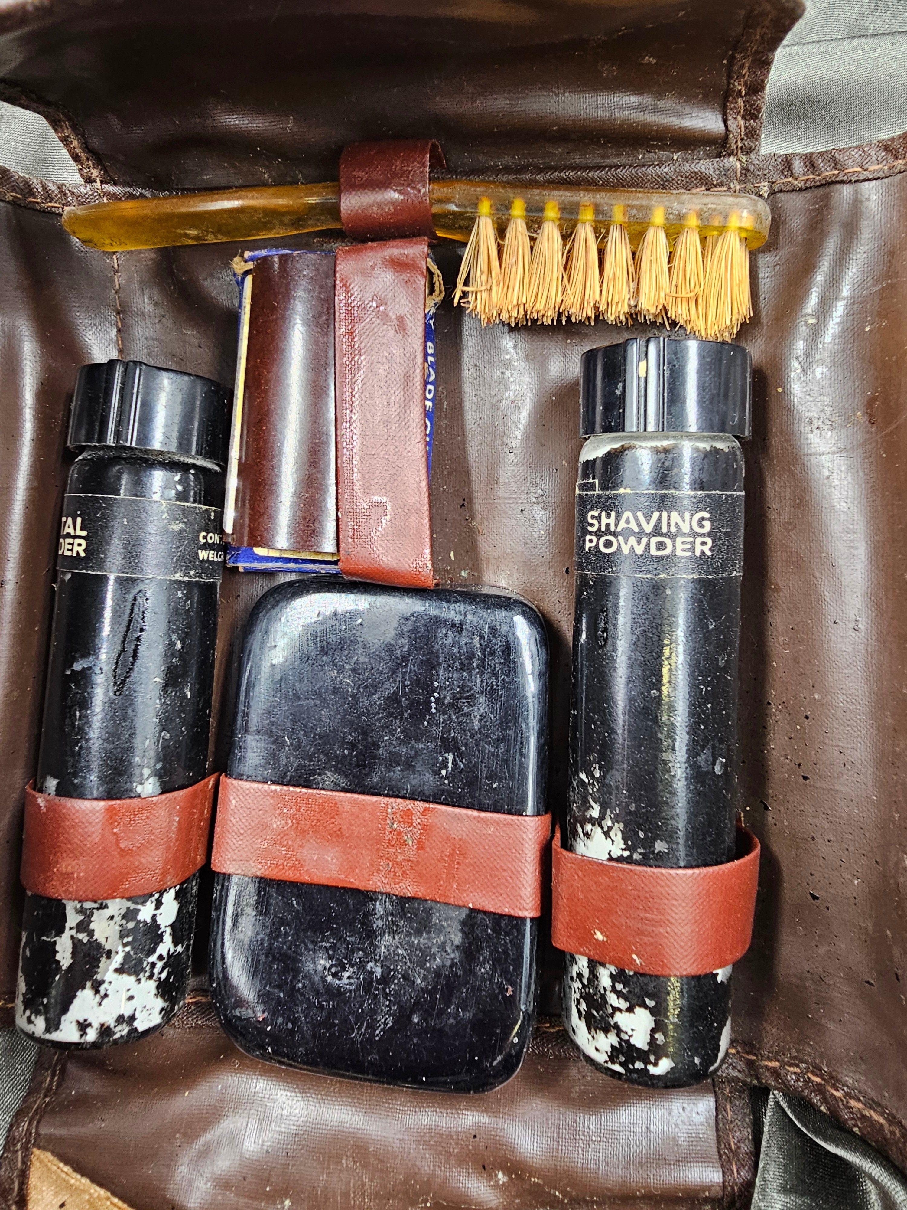 WWII US JEEPAK GROOMING KIT — image 3