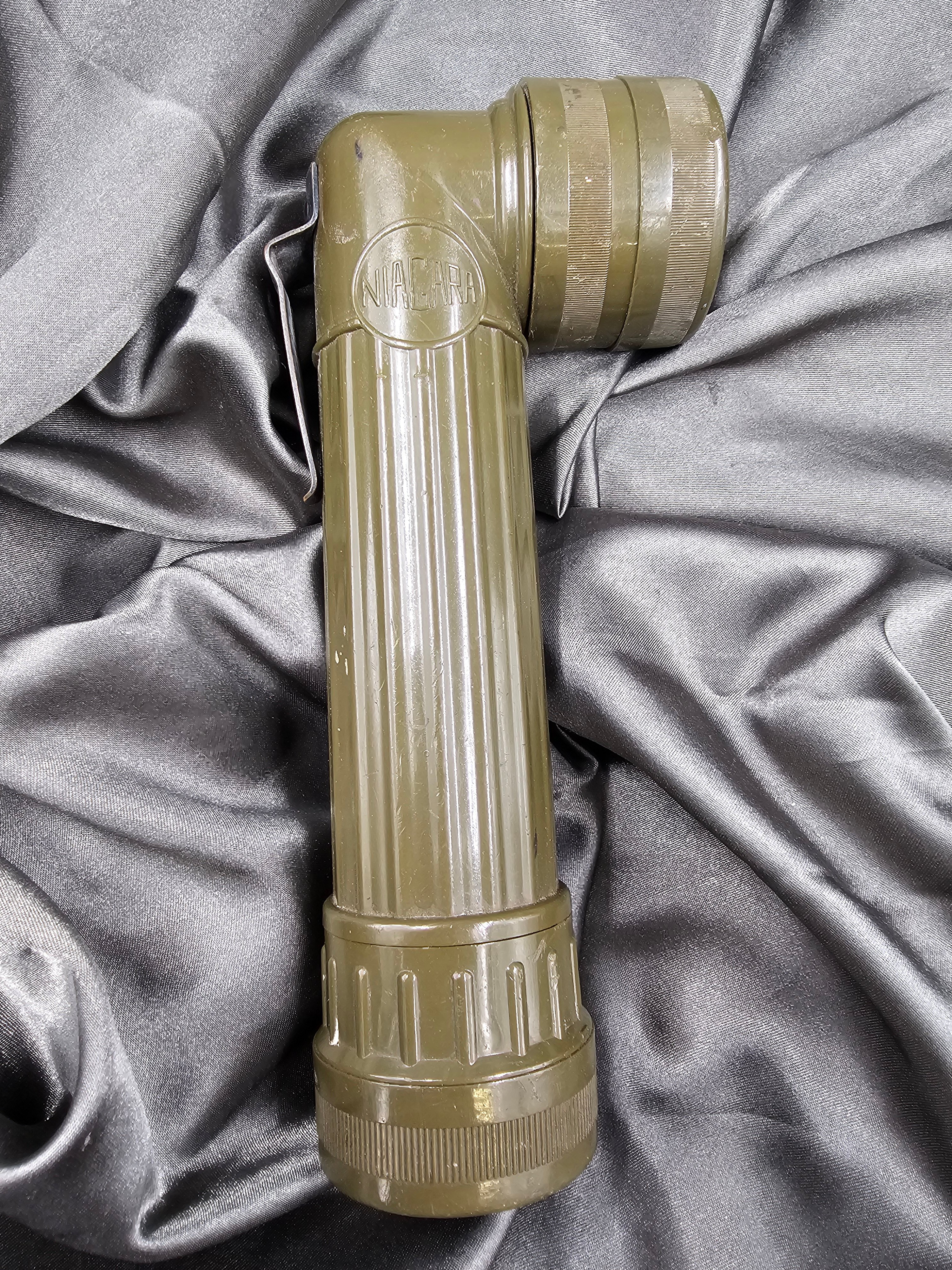 WWII/KOREA US TL-122D FLASHLIGHT — image 2