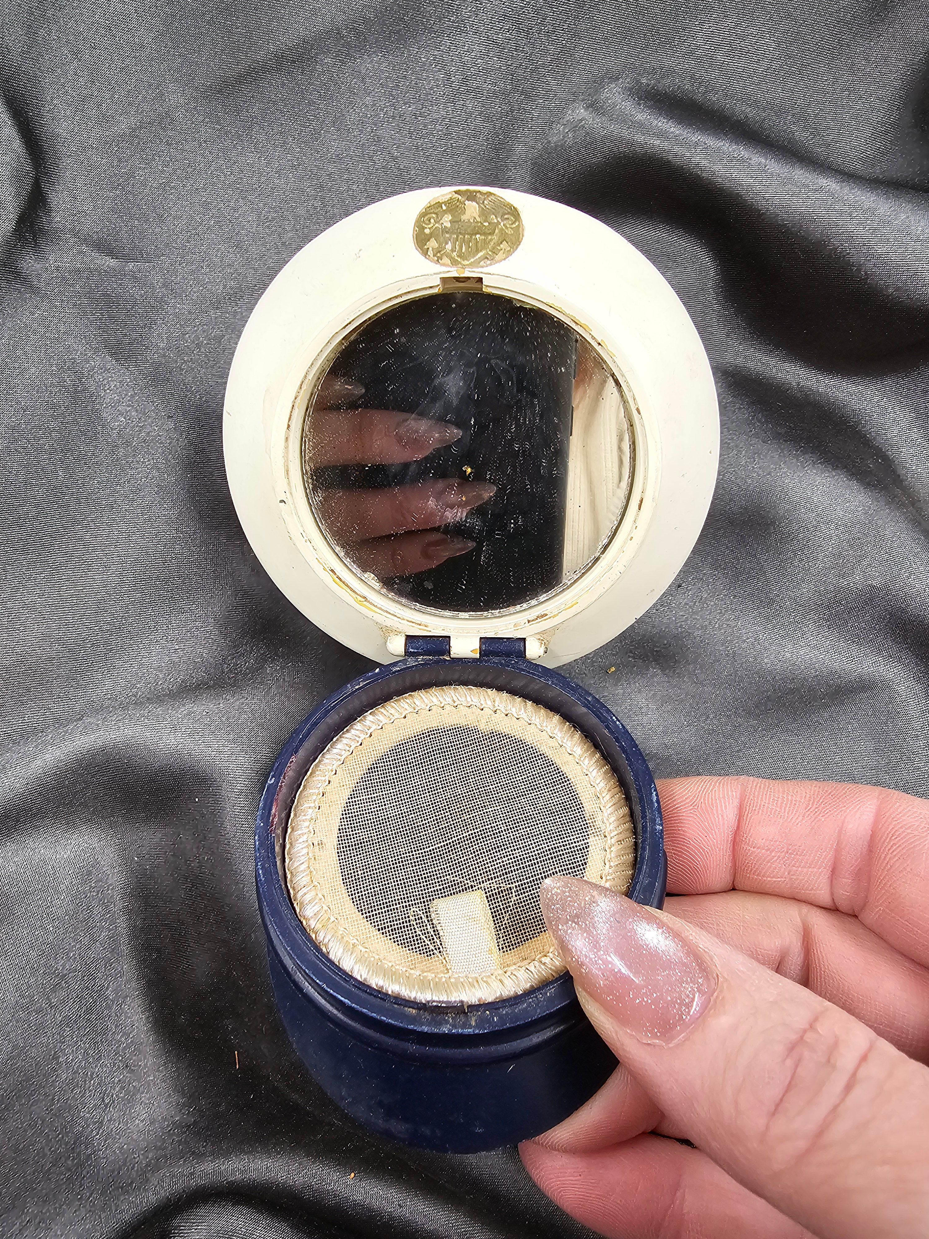 WWII US NAVY SWEETHEART COMPACT — image 5