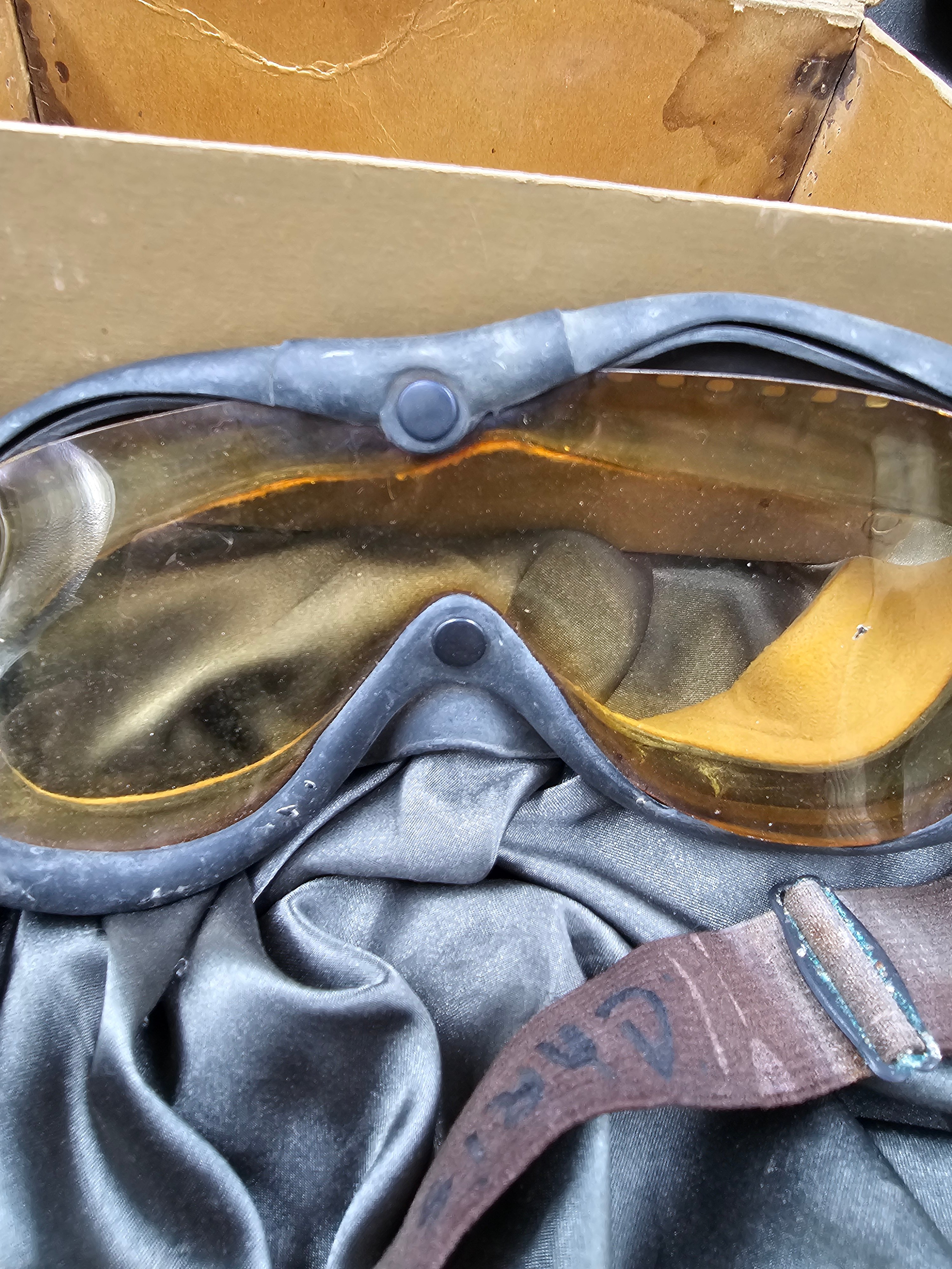 WWII US NAVY B-8 FLYING GOGGLE — image 2